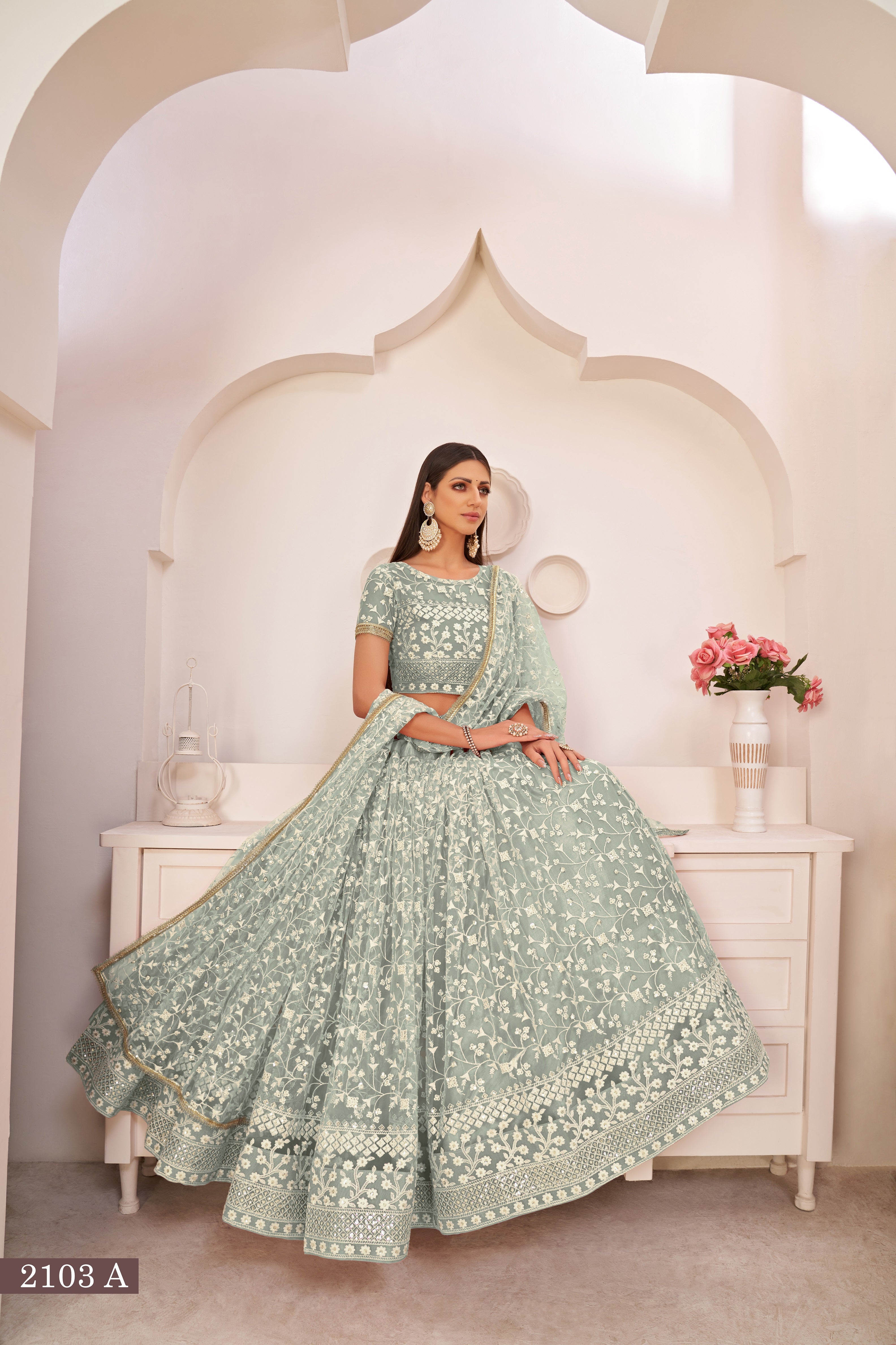 ملابس حفلات العمل النسائية ذات شبكة مطرزة على شكل فراشة خضراء، LEHENGA CHOLI 