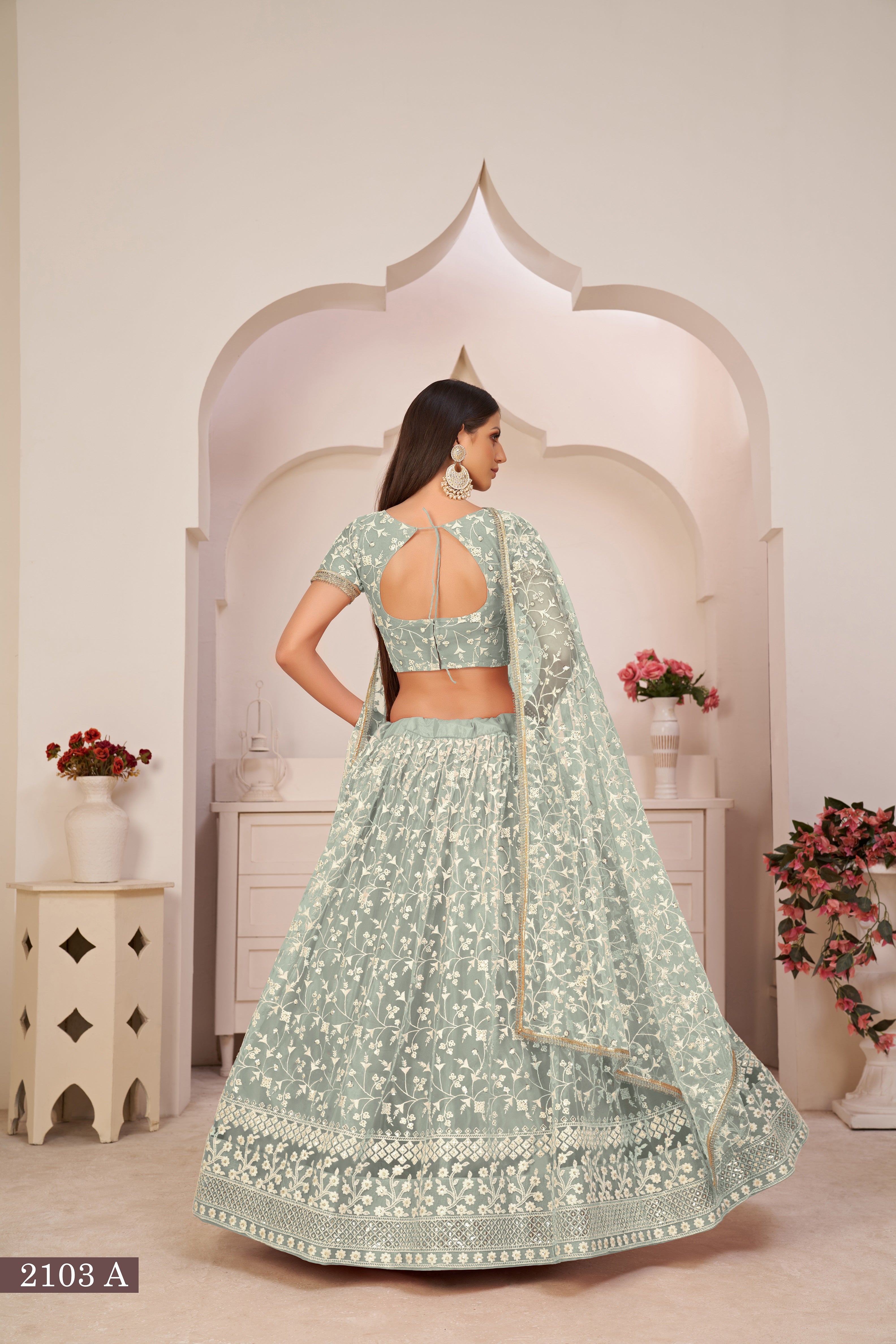 ملابس حفلات العمل النسائية ذات شبكة مطرزة على شكل فراشة خضراء، LEHENGA CHOLI 