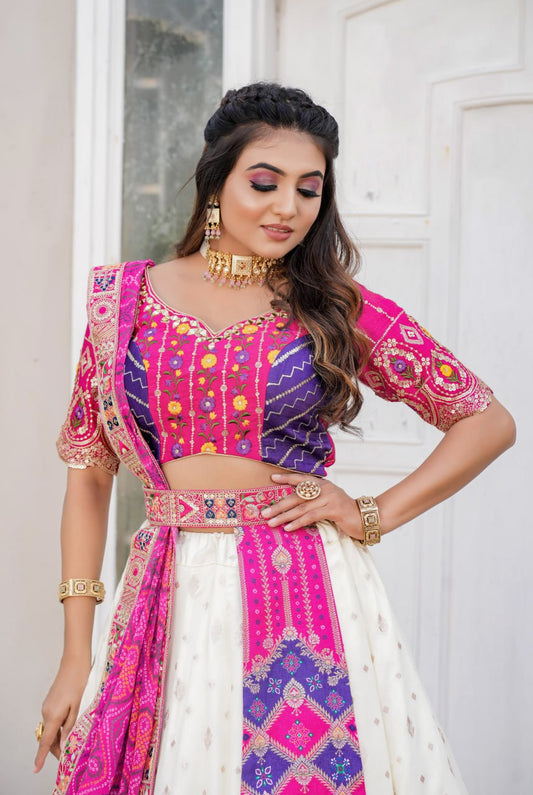 WOMEN'S OFF WHITE JACQUARD ZARI EMBROIDERED WITH THREAD SEQUENCE WORK DESIGNER LEHENGA CHOLI