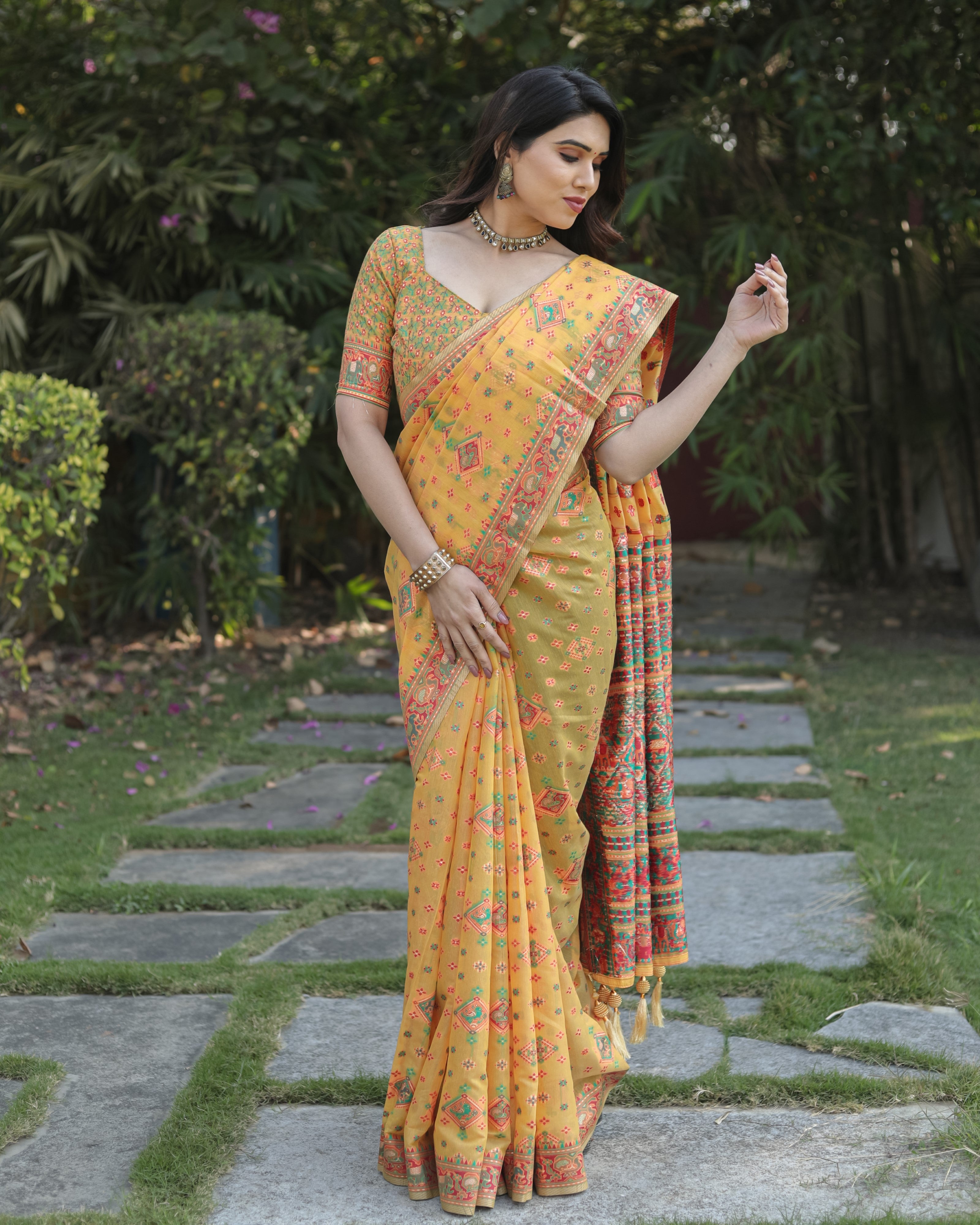 Designer Hathi Gotti Golden Zari Weaving Pashmina Silk Saree Having Rich Pallu