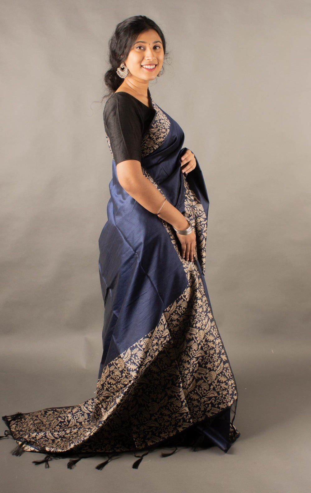 Vsaree Navy Blue Raw Silk Saree With Rich Pallu and Contrast Blouse Piece For Women