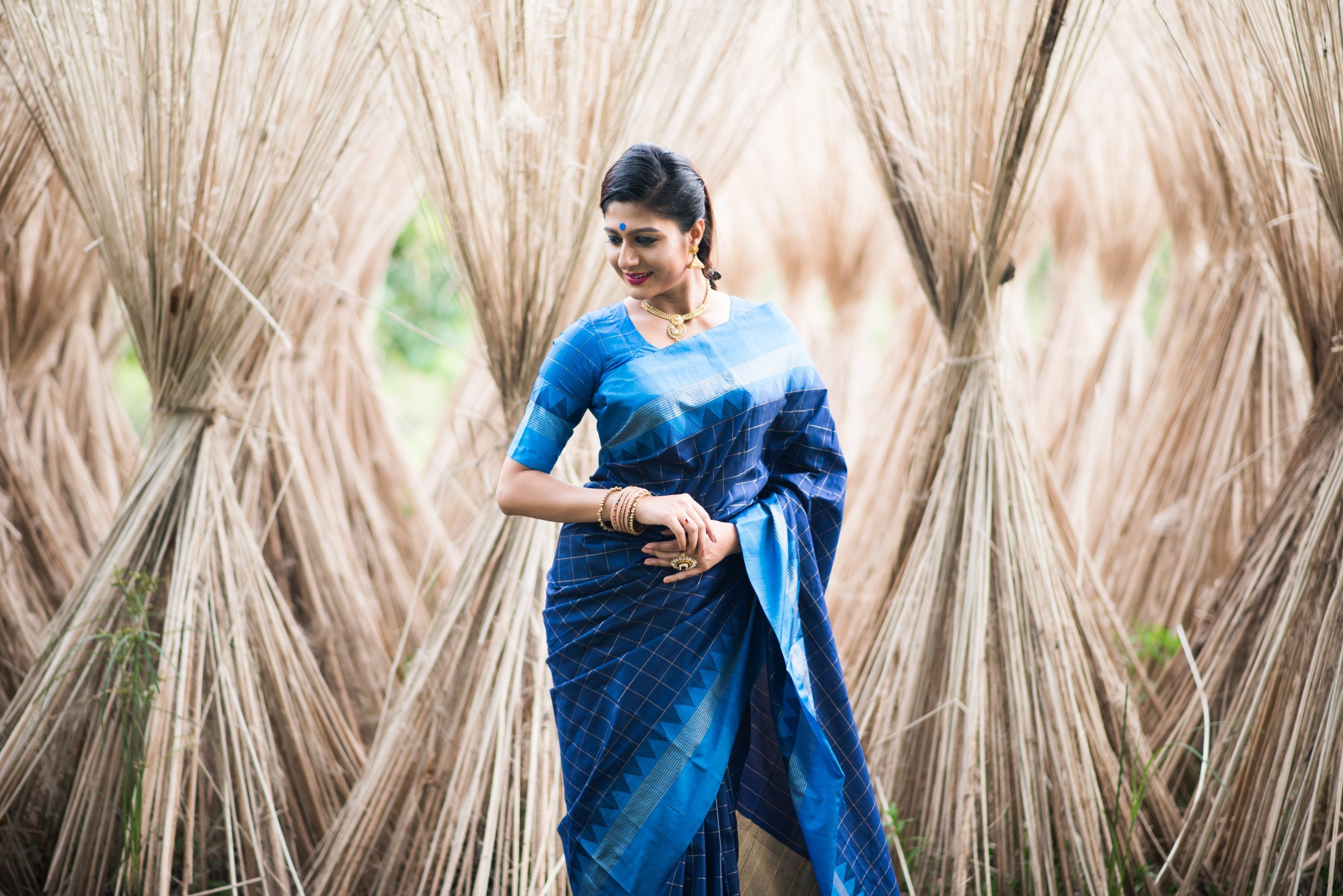 Vsaree Teal Raw Silk Saree With Rich Pallu and Contrast Blouse Piece For Women