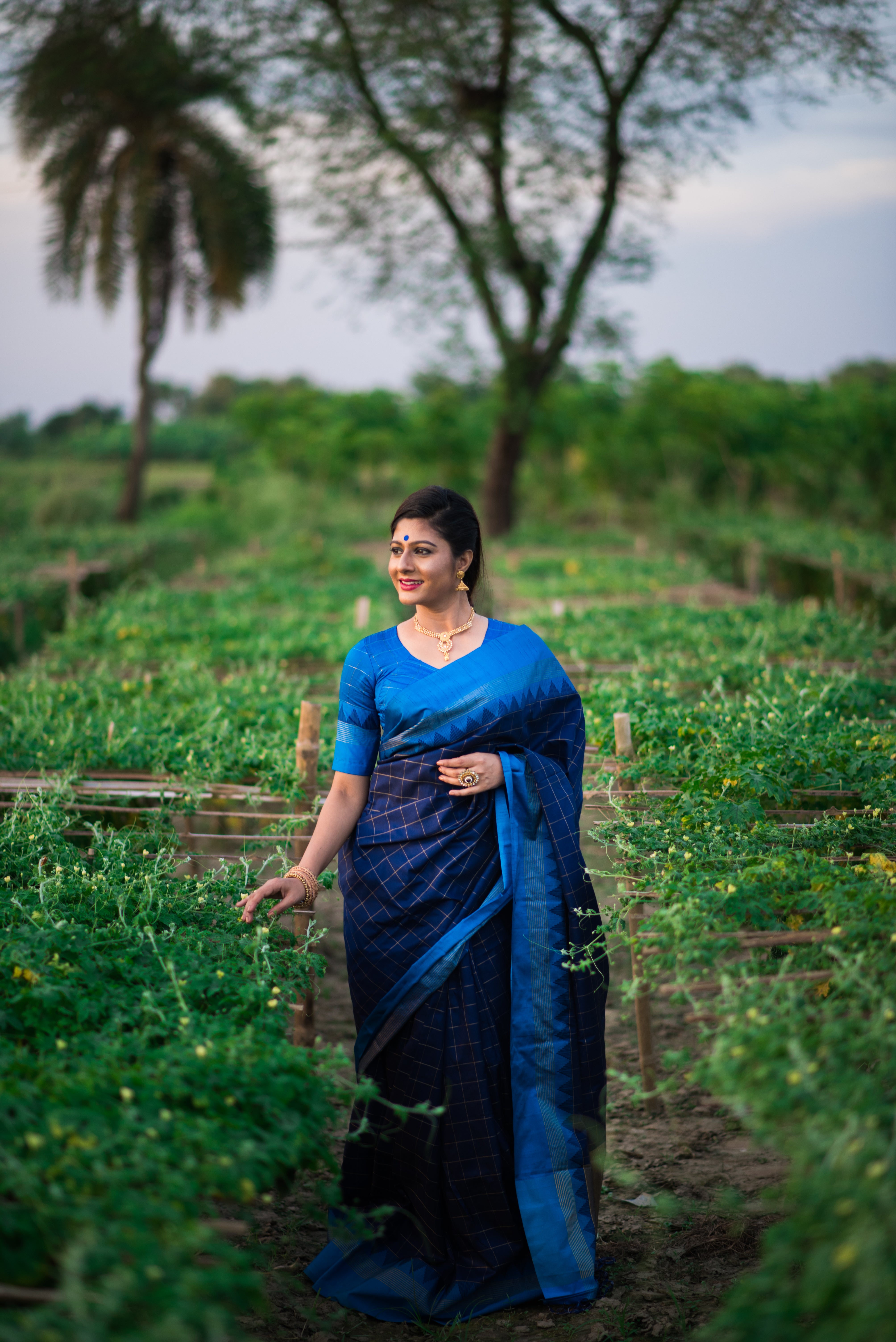 Vsaree Teal Raw Silk Saree With Rich Pallu and Contrast Blouse Piece For Women