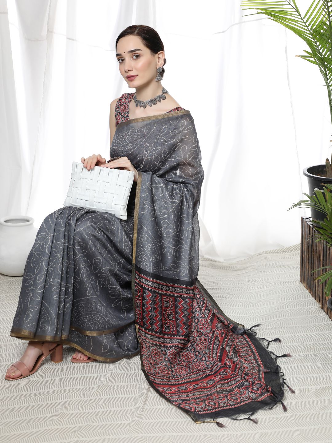 Vsaree Grey Linen Cotton Saree And Bandhani Prints And Woven Border And Fancy Pallu With Blouse For Women