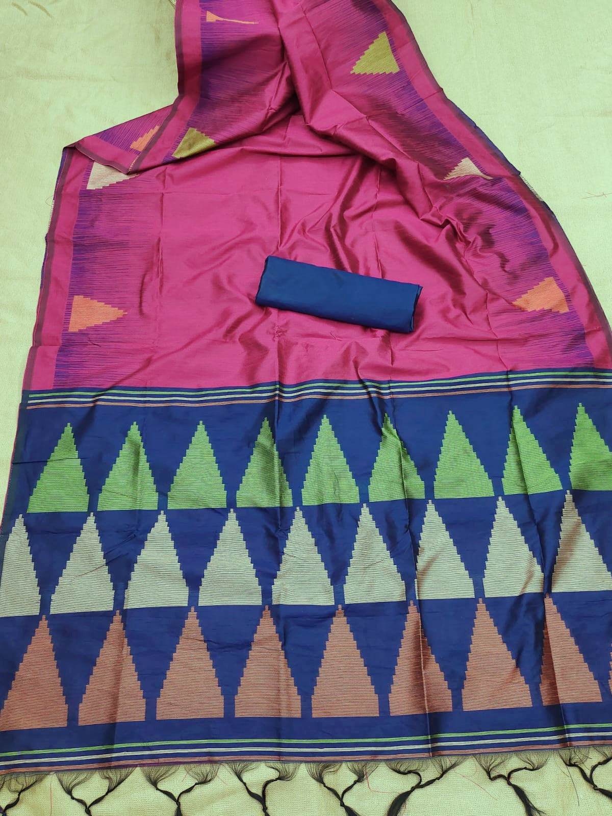 Vsaree Purple raw silk weaving saree And zari woven contrast colour pallu and triangal border with blouse piece