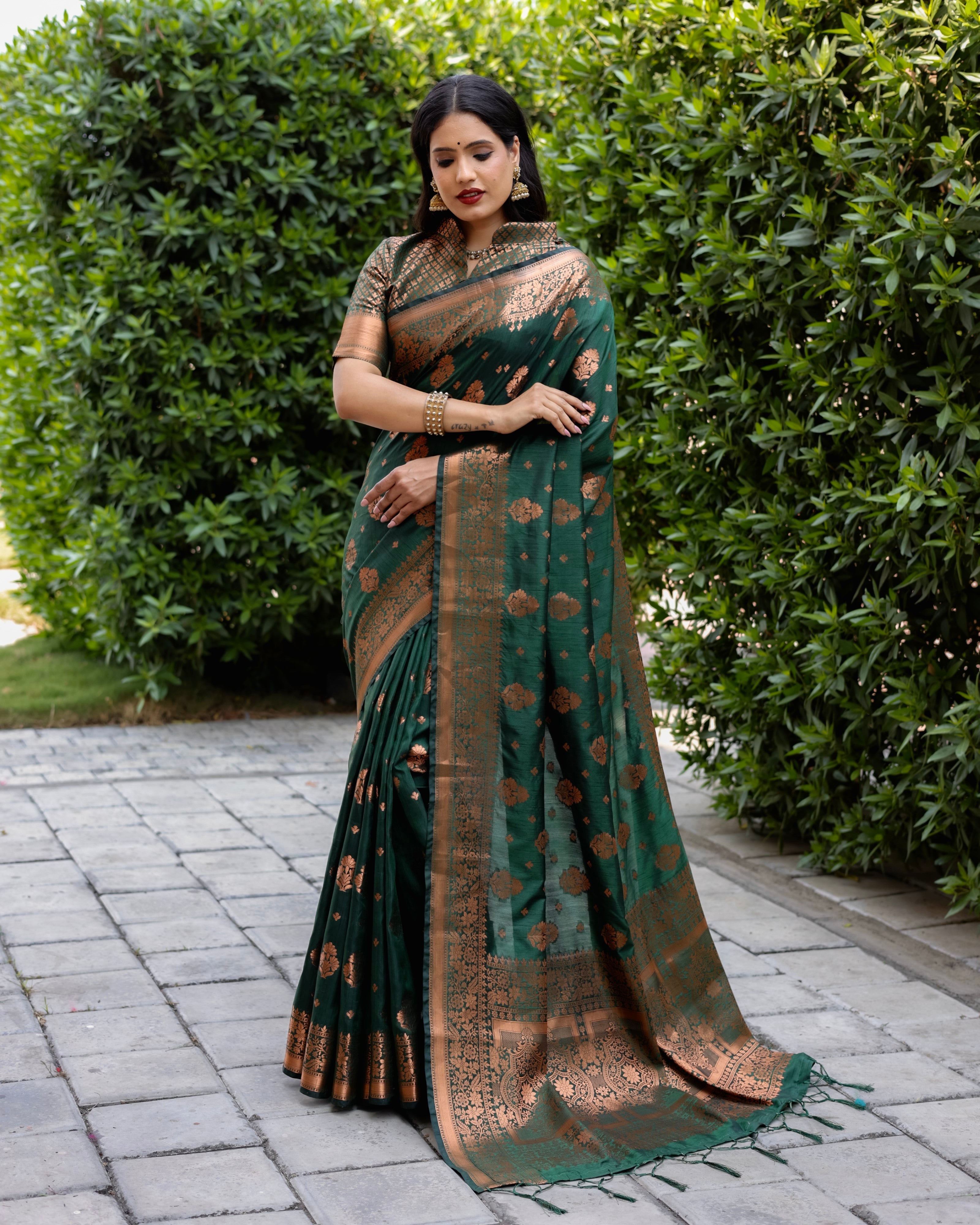 Green Soft Silk Contrast Coper Weaving Border And Rich Pallu Saree With Blouse