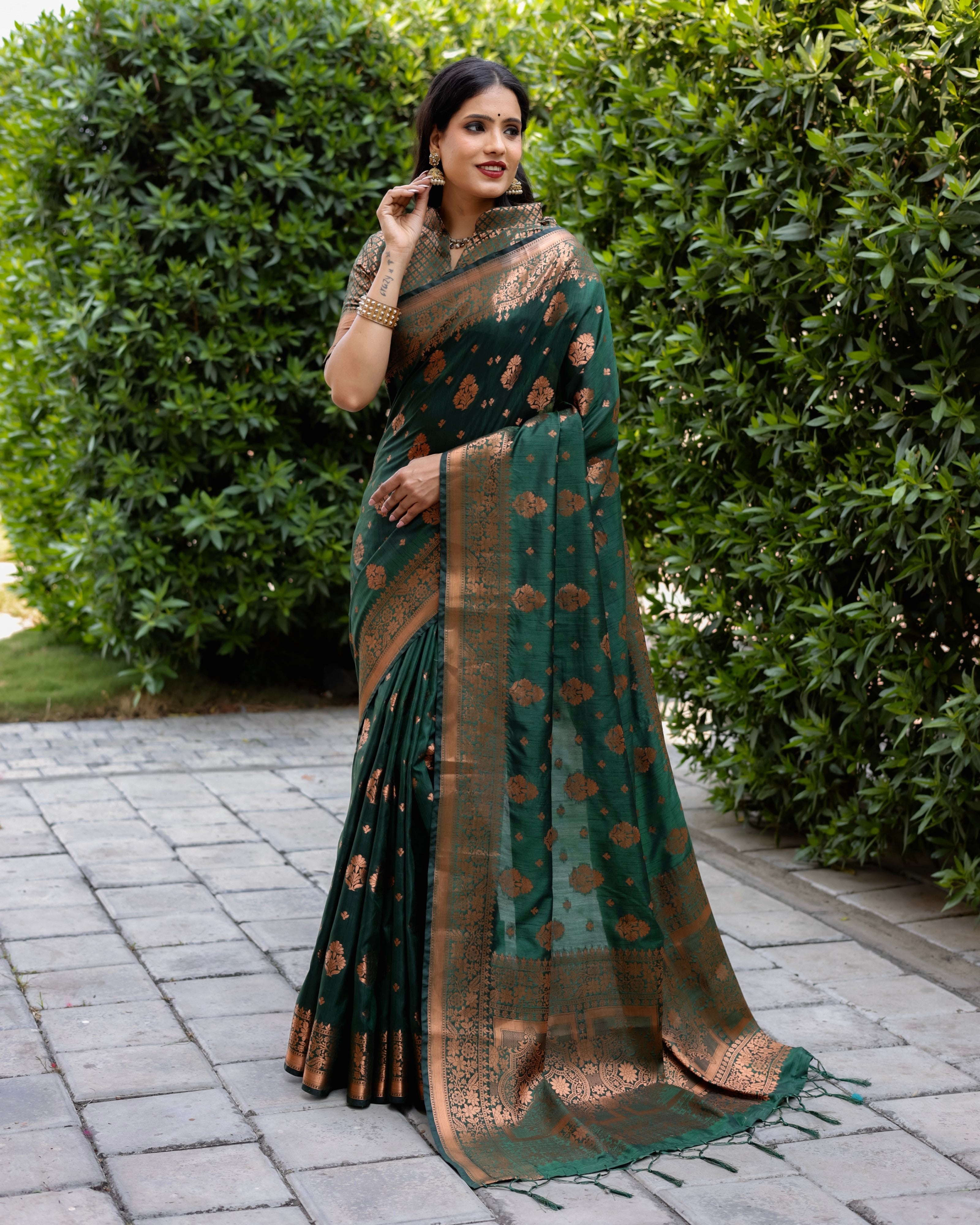 Green Soft Silk Contrast Coper Weaving Border And Rich Pallu Saree With Blouse