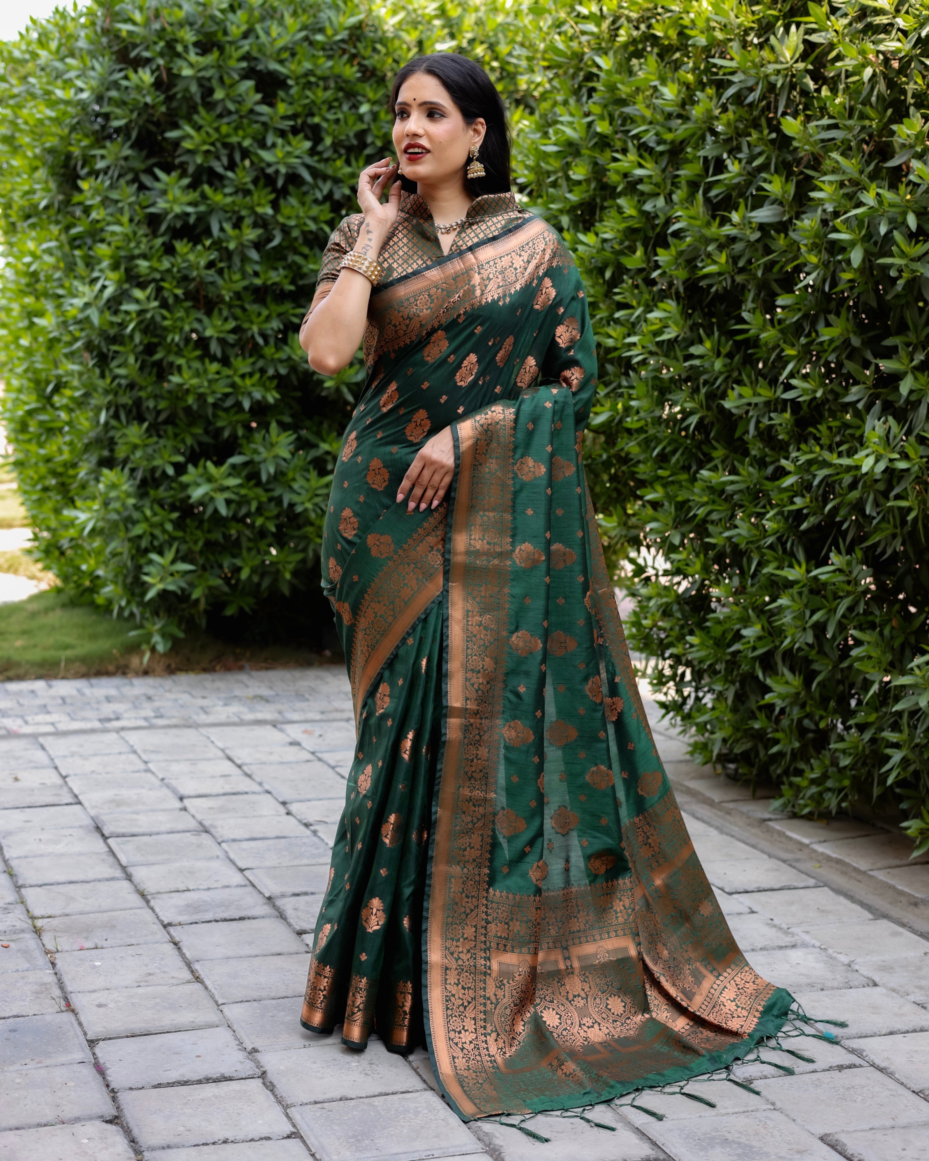 Green Soft Silk Contrast Coper Weaving Border And Rich Pallu Saree With Blouse