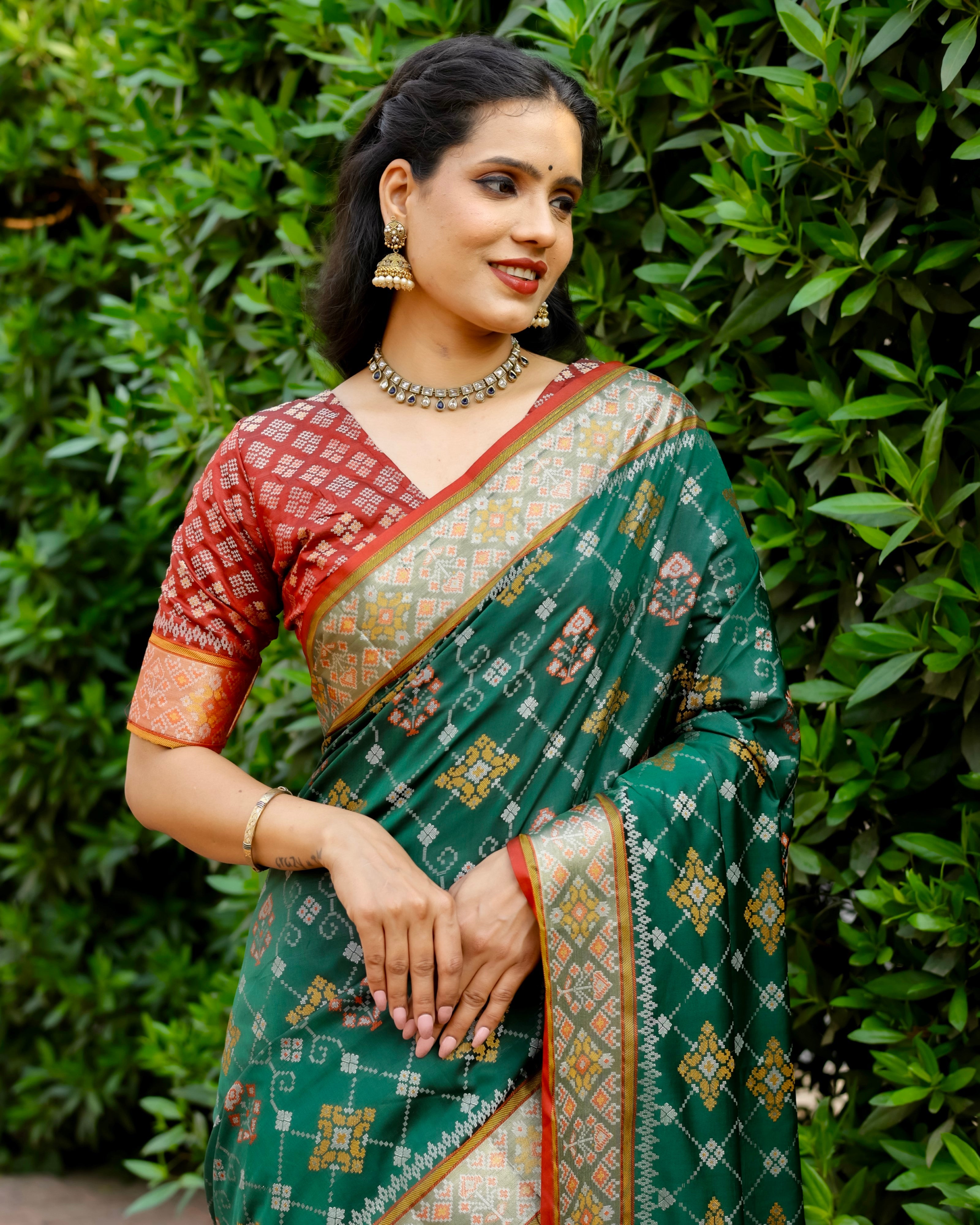 Designer Ikkat Patola Silk Kanchi And Contrast Zari Weaving Border Saree With Blouse