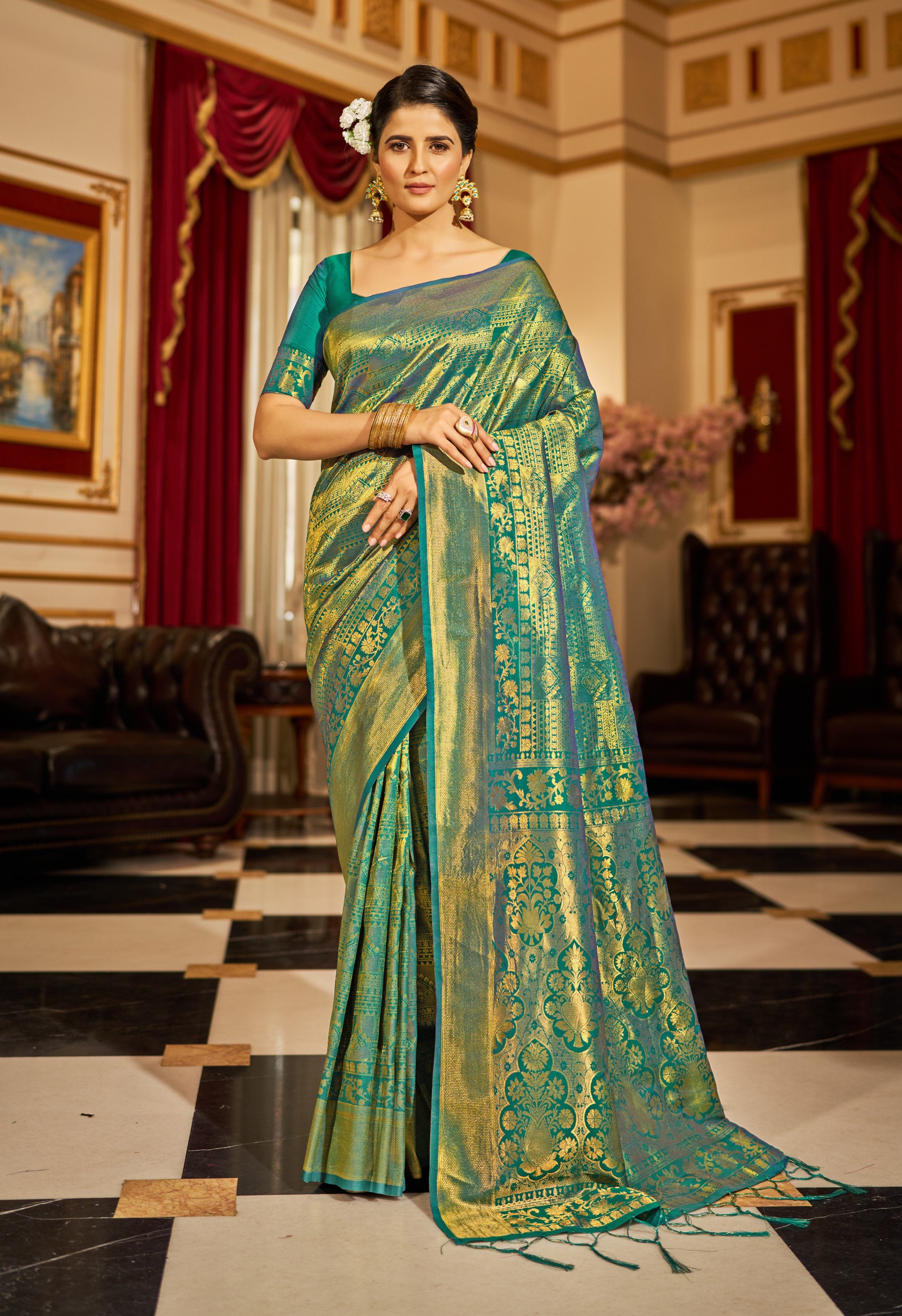 Vsaree Kanjivaram Soft Silk Saree With Golden Zari Weaving Borders And Heavy Rich Pallu