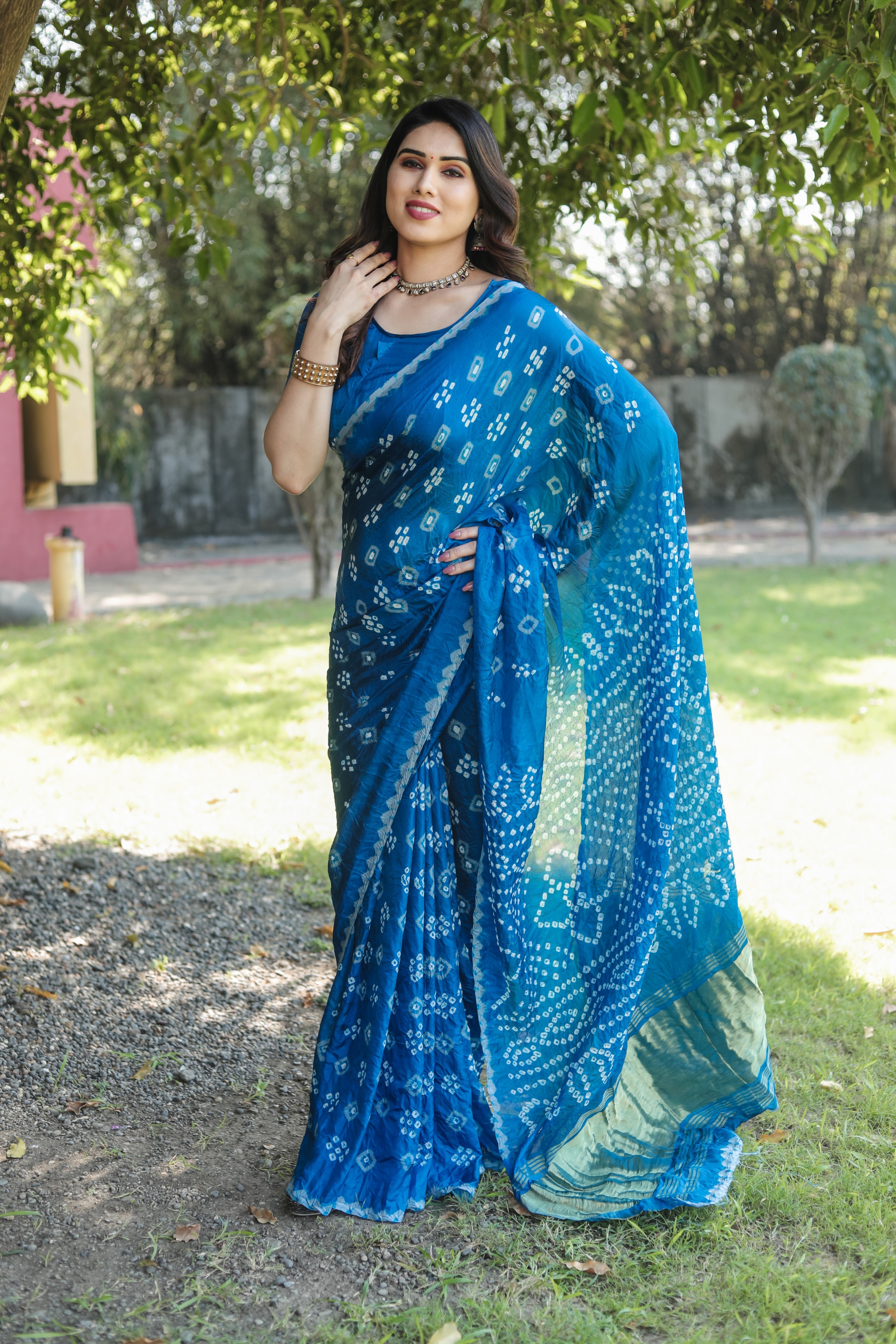 Bandhej Silk With Bandhej Border With Zari Weaving Pallu Saree With Blouse For Women