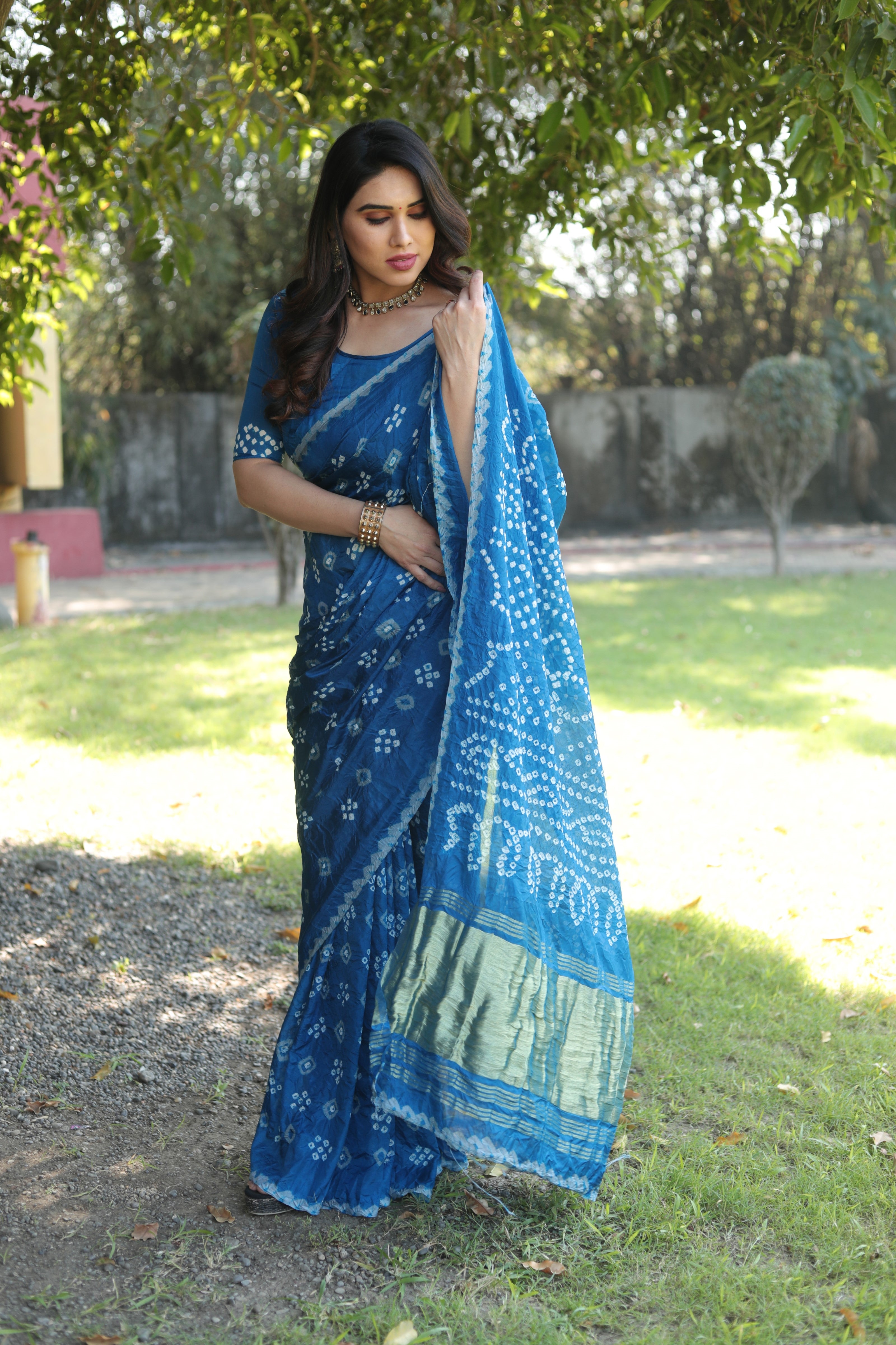 Bandhej Silk With Bandhej Border With Zari Weaving Pallu Saree With Blouse For Women