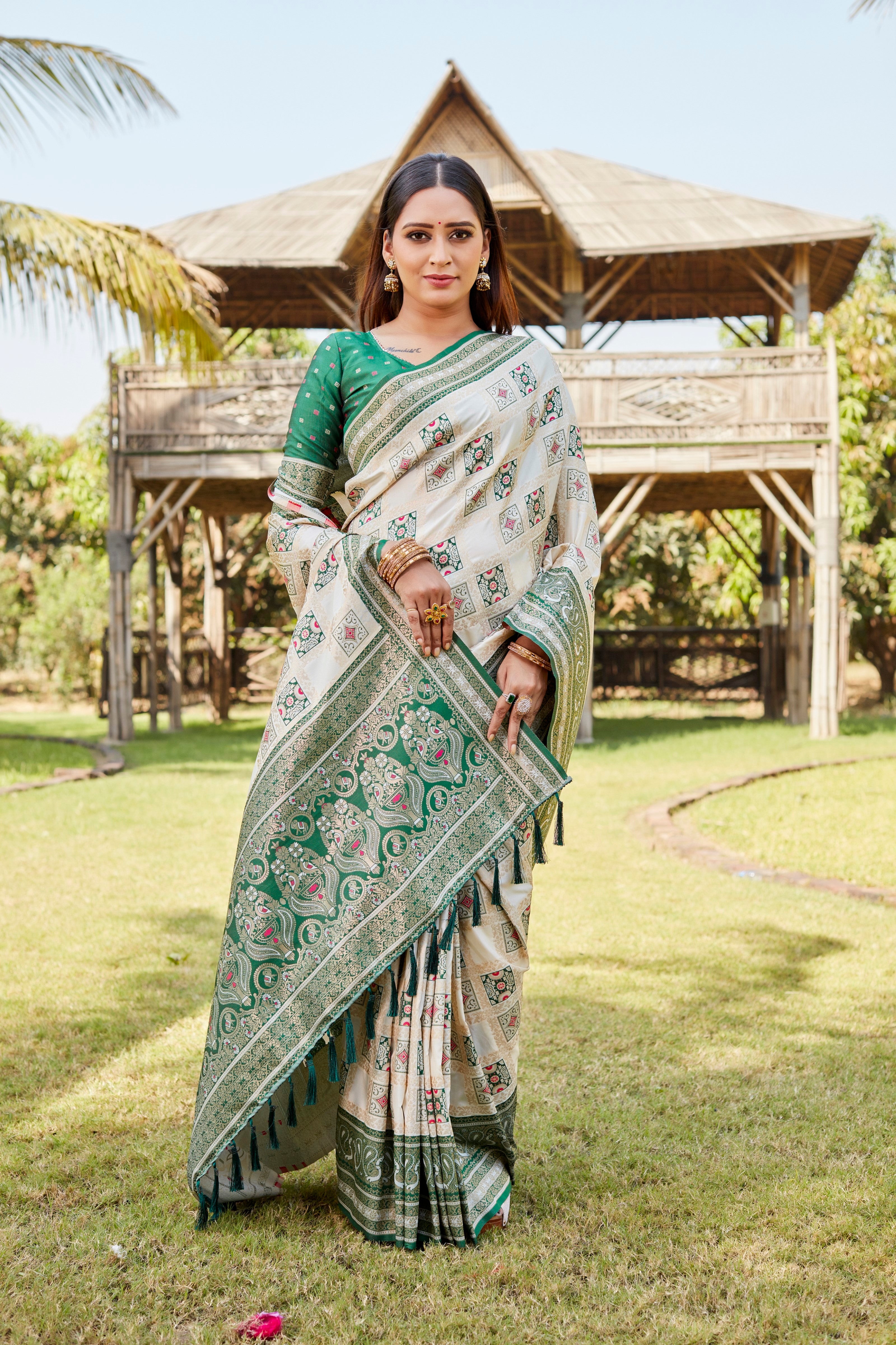 Vsaree Kanjivaram Soft Silk Zari Weaving Border And Woven Pallu Saree With Blouse For Women