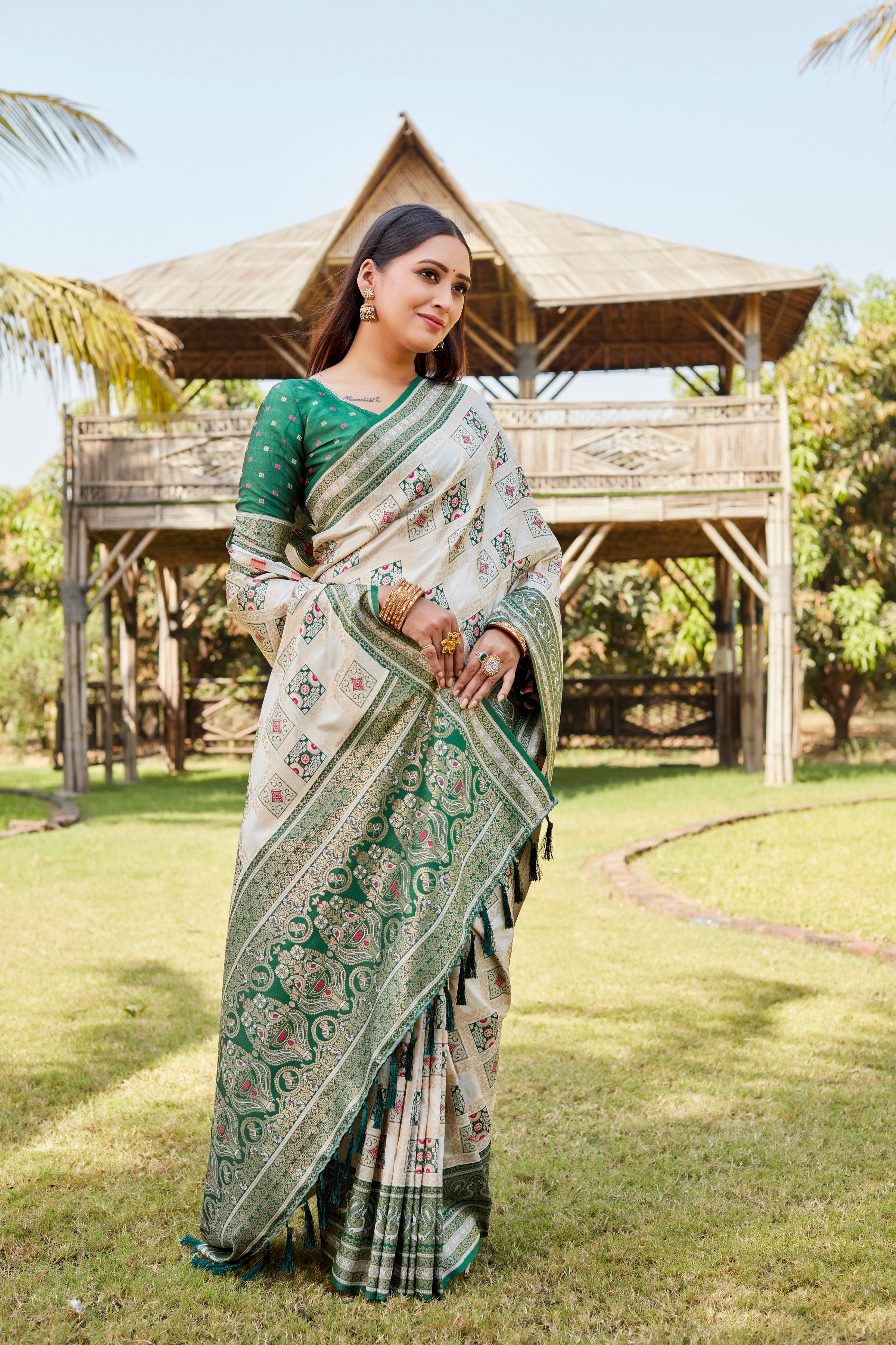 Vsaree Kanjivaram Soft Silk Zari Weaving Border And Woven Pallu Saree With Blouse For Women