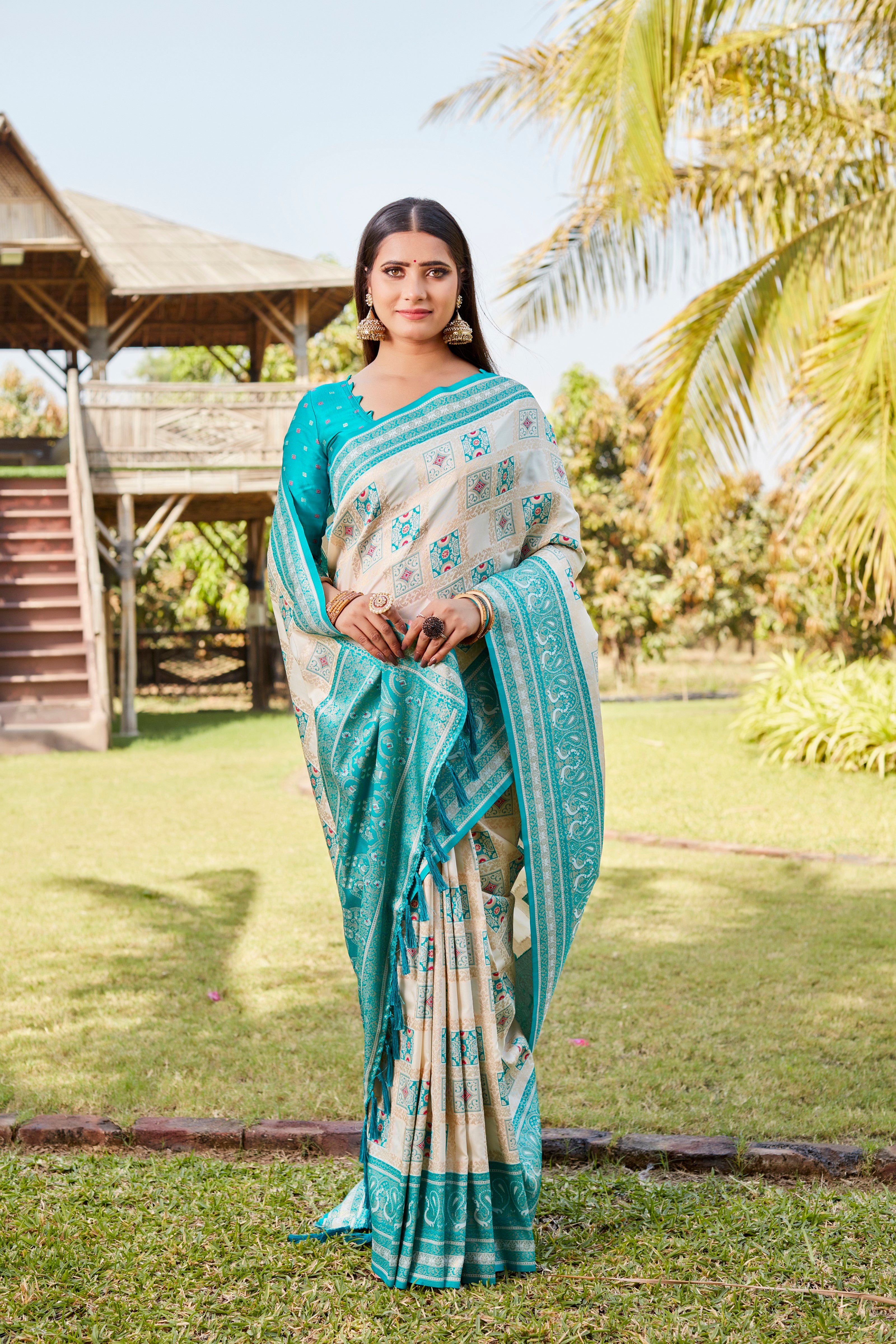 Vsaree Kanjivaram Soft Silk Zari Weaving Border And Woven Pallu Saree With Blouse For Women