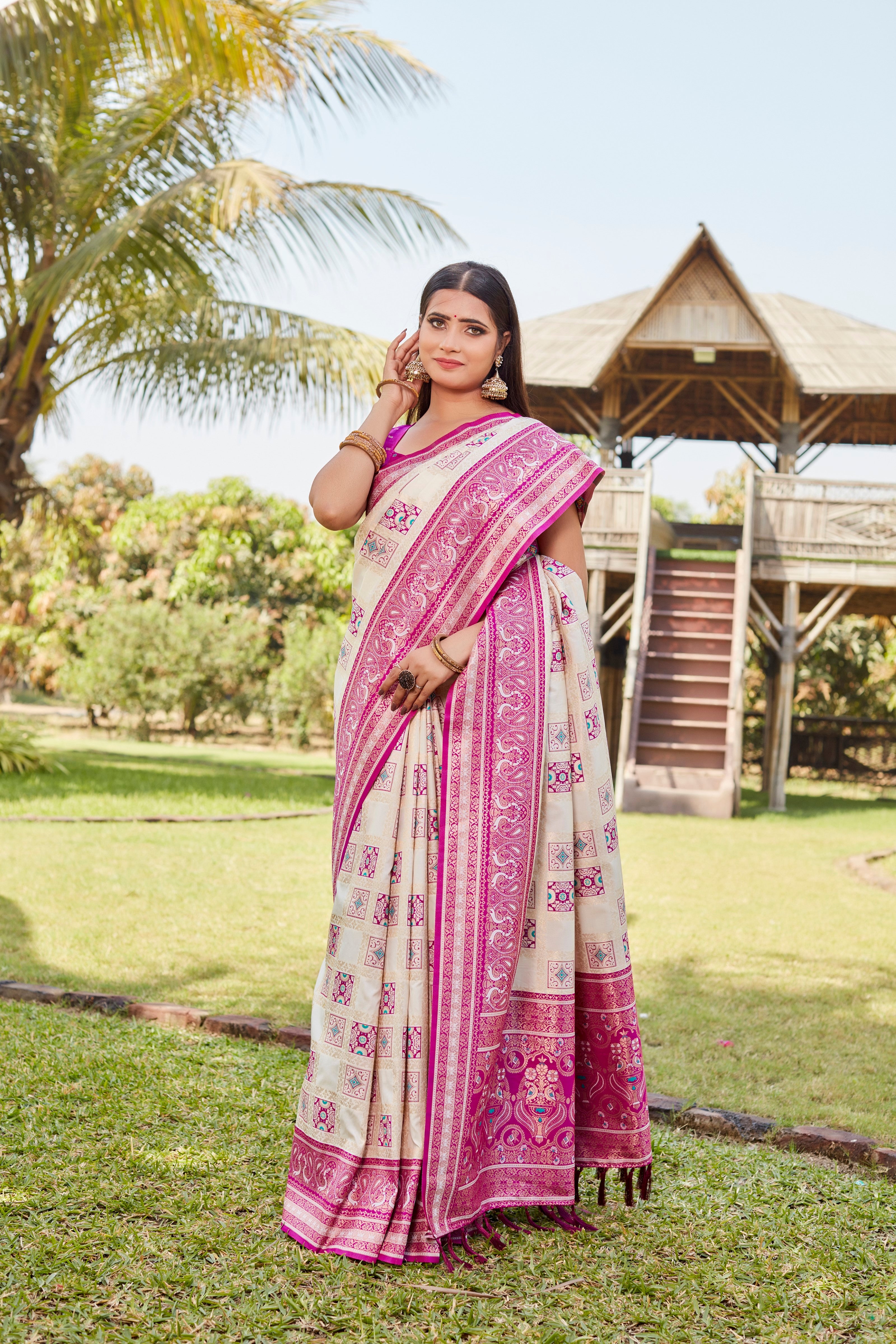 Vsaree Kanjivaram Soft Silk Zari Weaving Border And Woven Pallu Saree With Blouse For Women