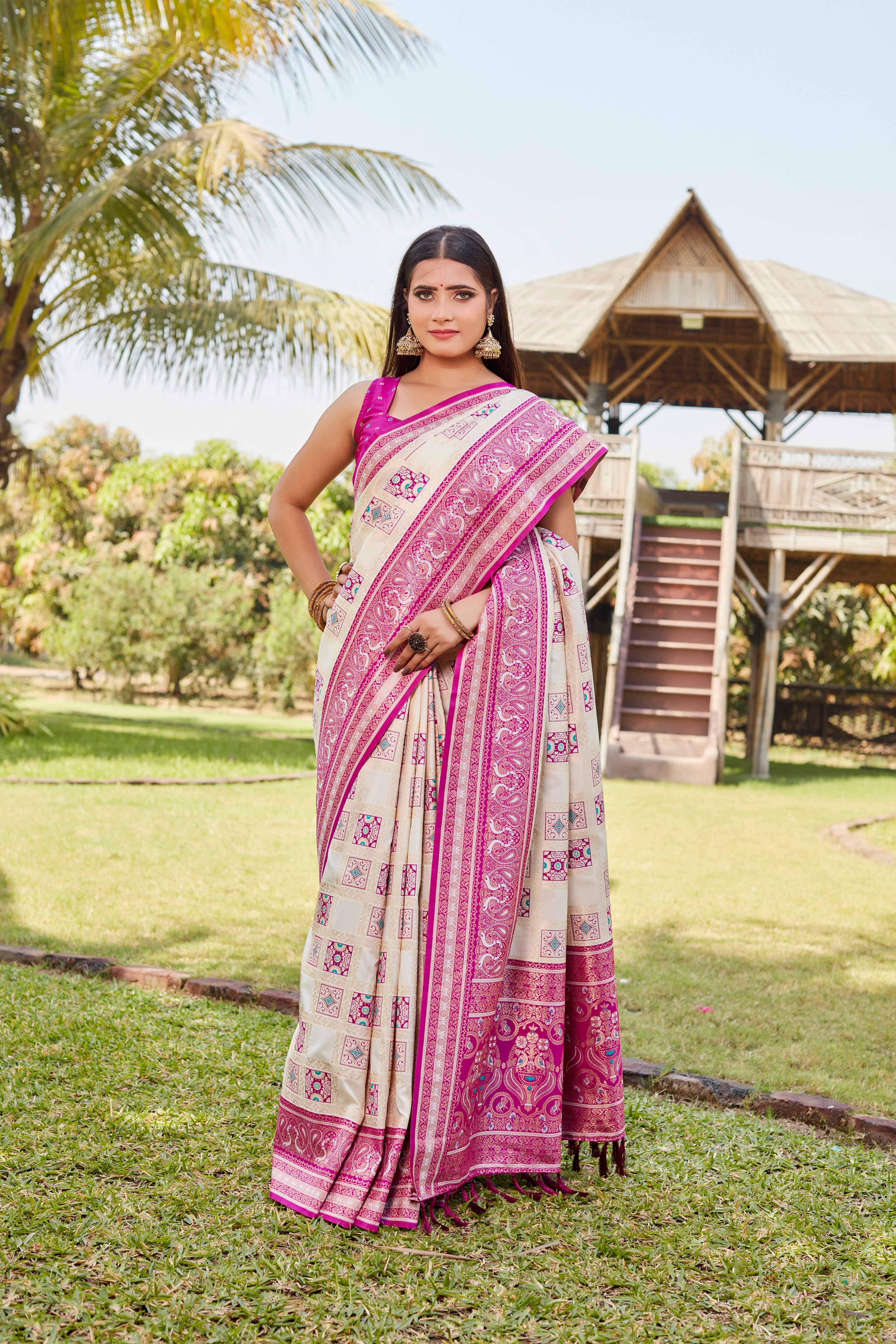 Vsaree Kanjivaram Soft Silk Zari Weaving Border And Woven Pallu Saree With Blouse For Women