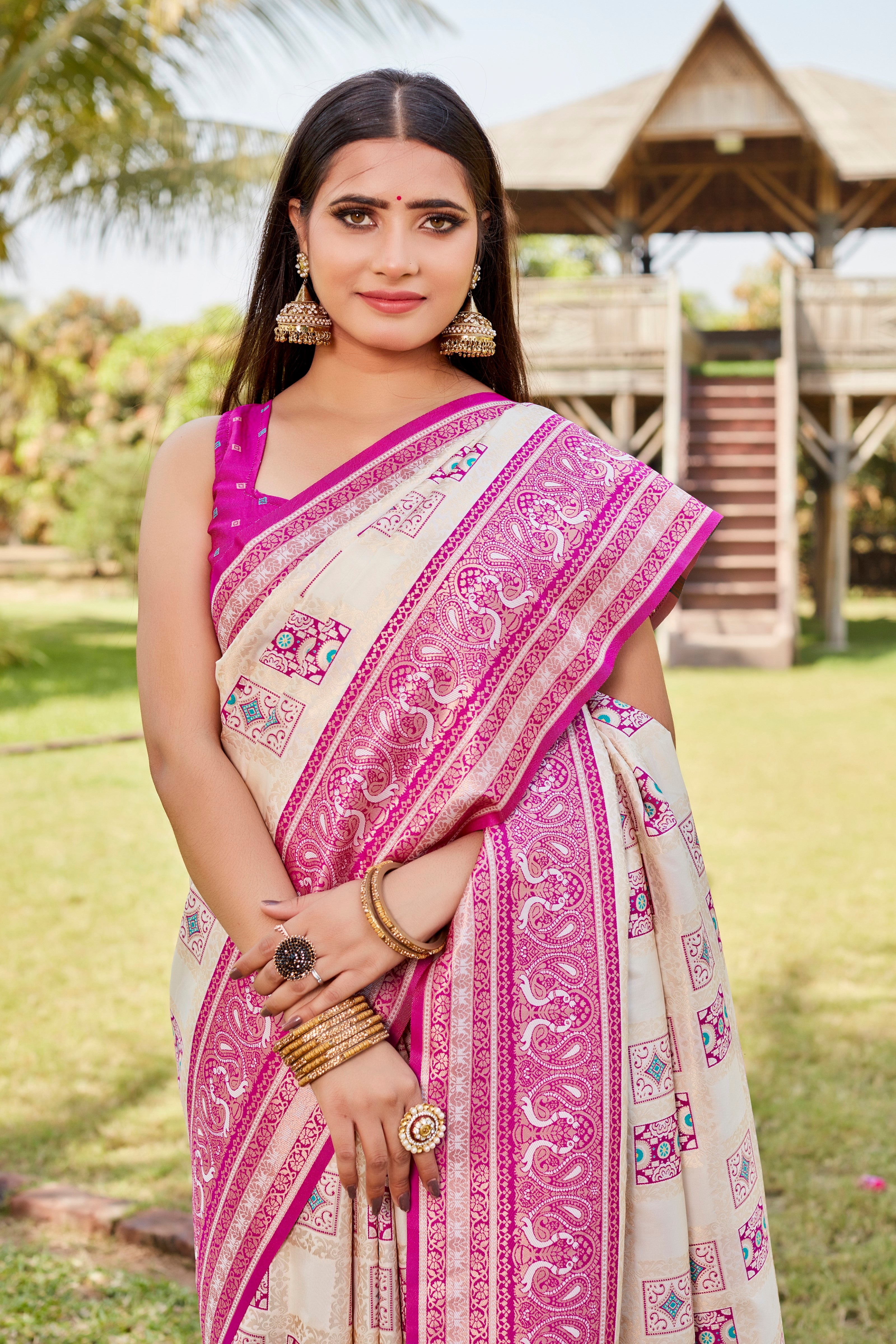 Vsaree Kanjivaram Soft Silk Zari Weaving Border And Woven Pallu Saree With Blouse For Women