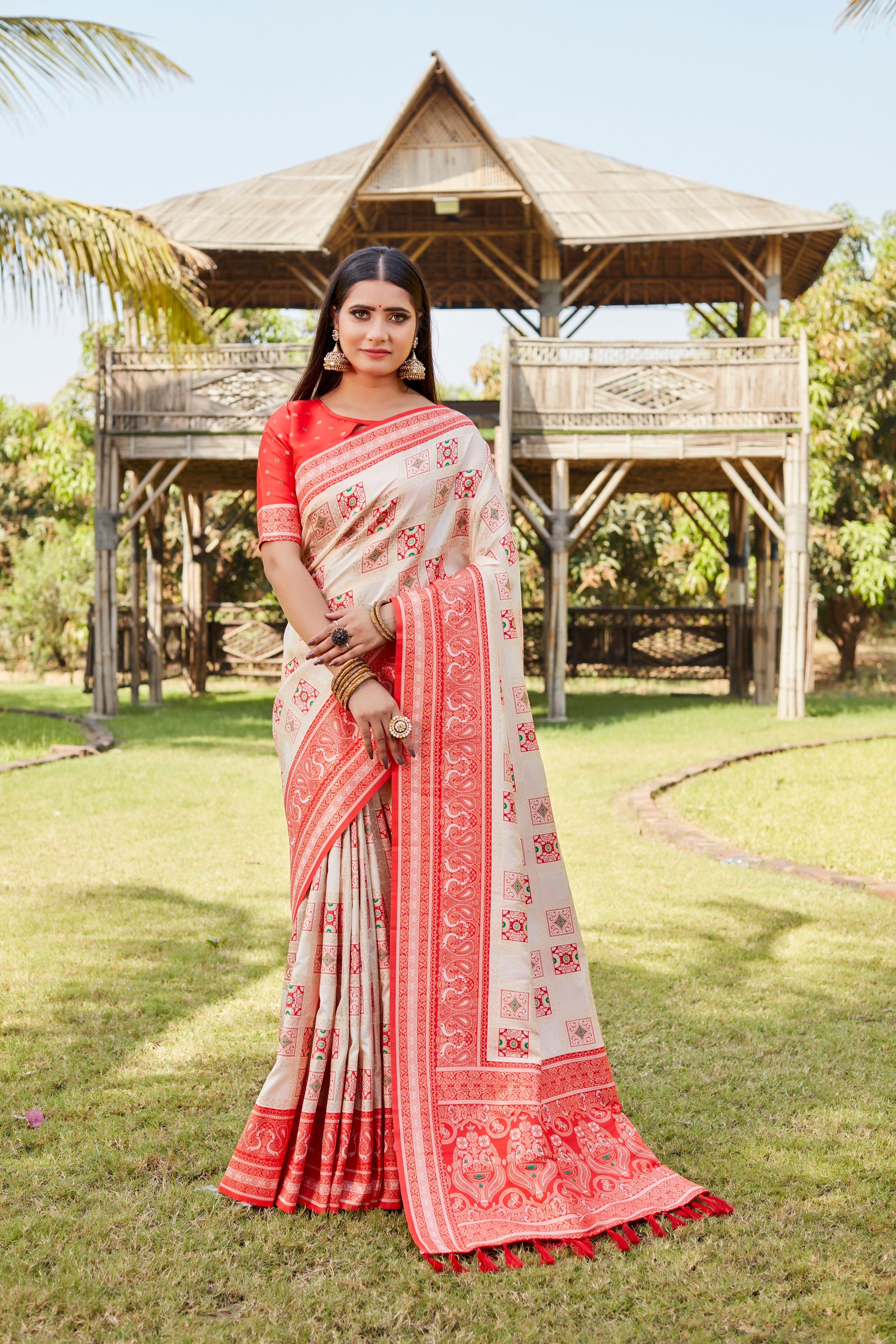 Vsaree Kanjivaram Soft Silk Zari Weaving Border And Woven Pallu Saree With Blouse For Women