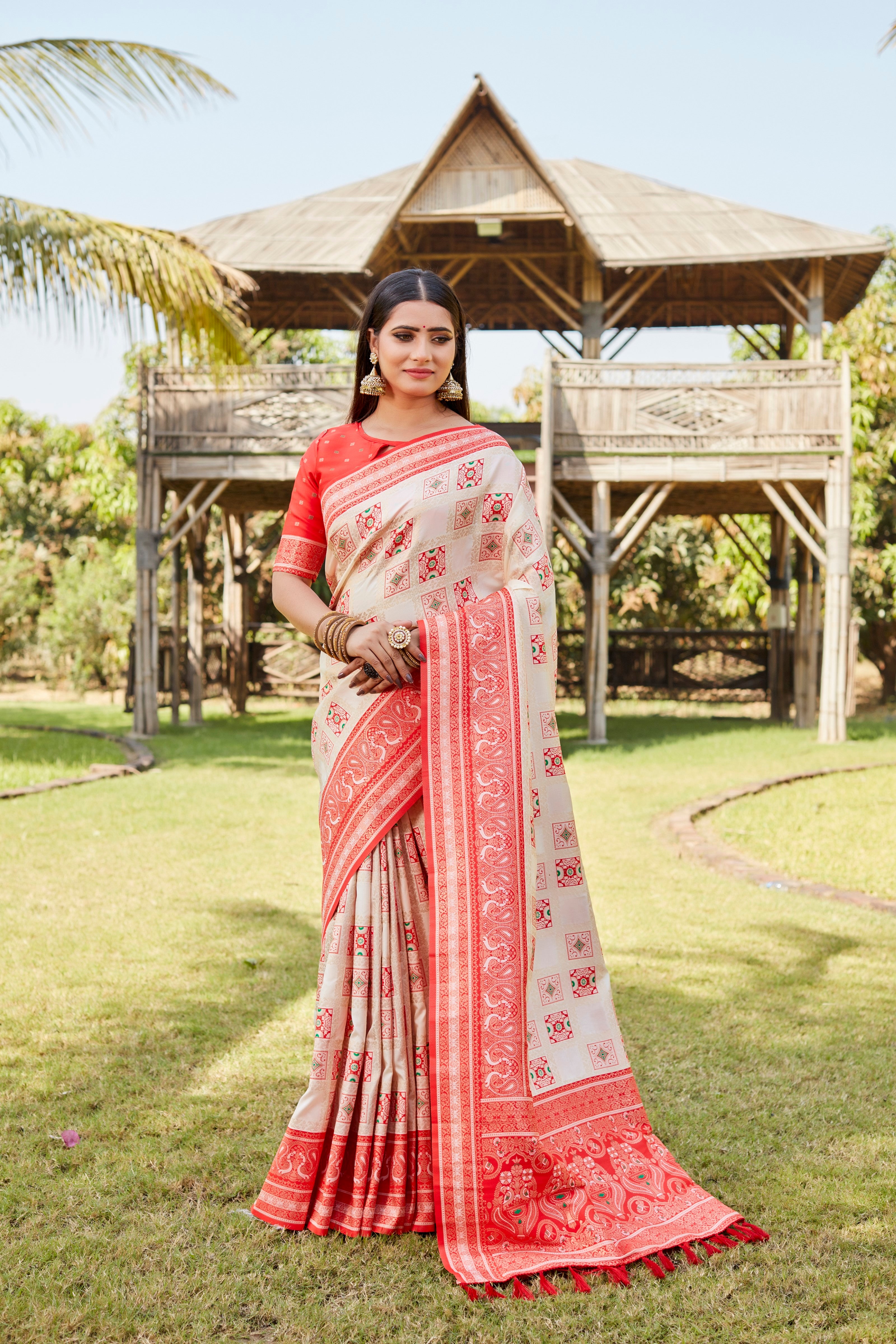 Vsaree Kanjivaram Soft Silk Zari Weaving Border And Woven Pallu Saree With Blouse For Women