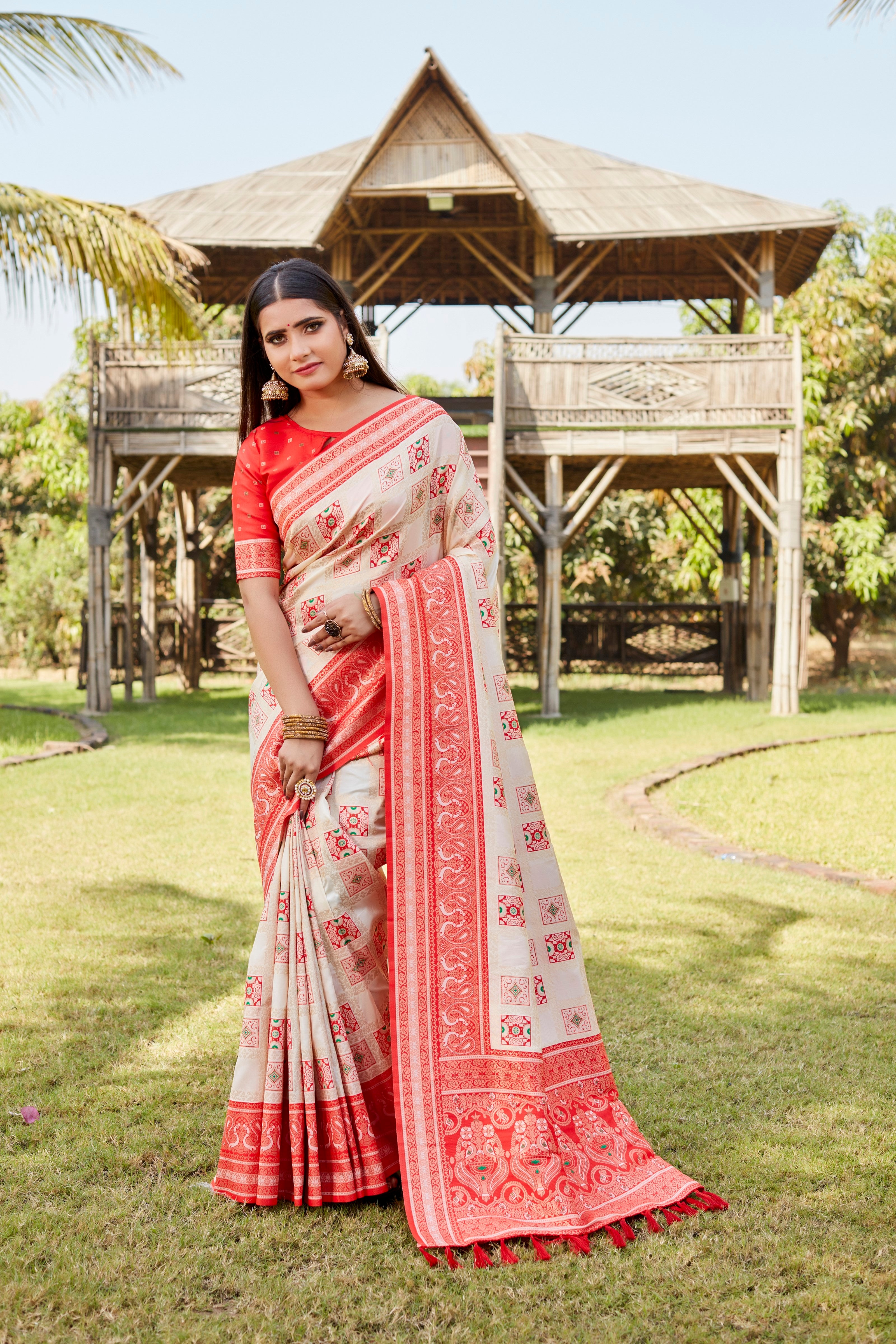 Vsaree Kanjivaram Soft Silk Zari Weaving Border And Woven Pallu Saree With Blouse For Women