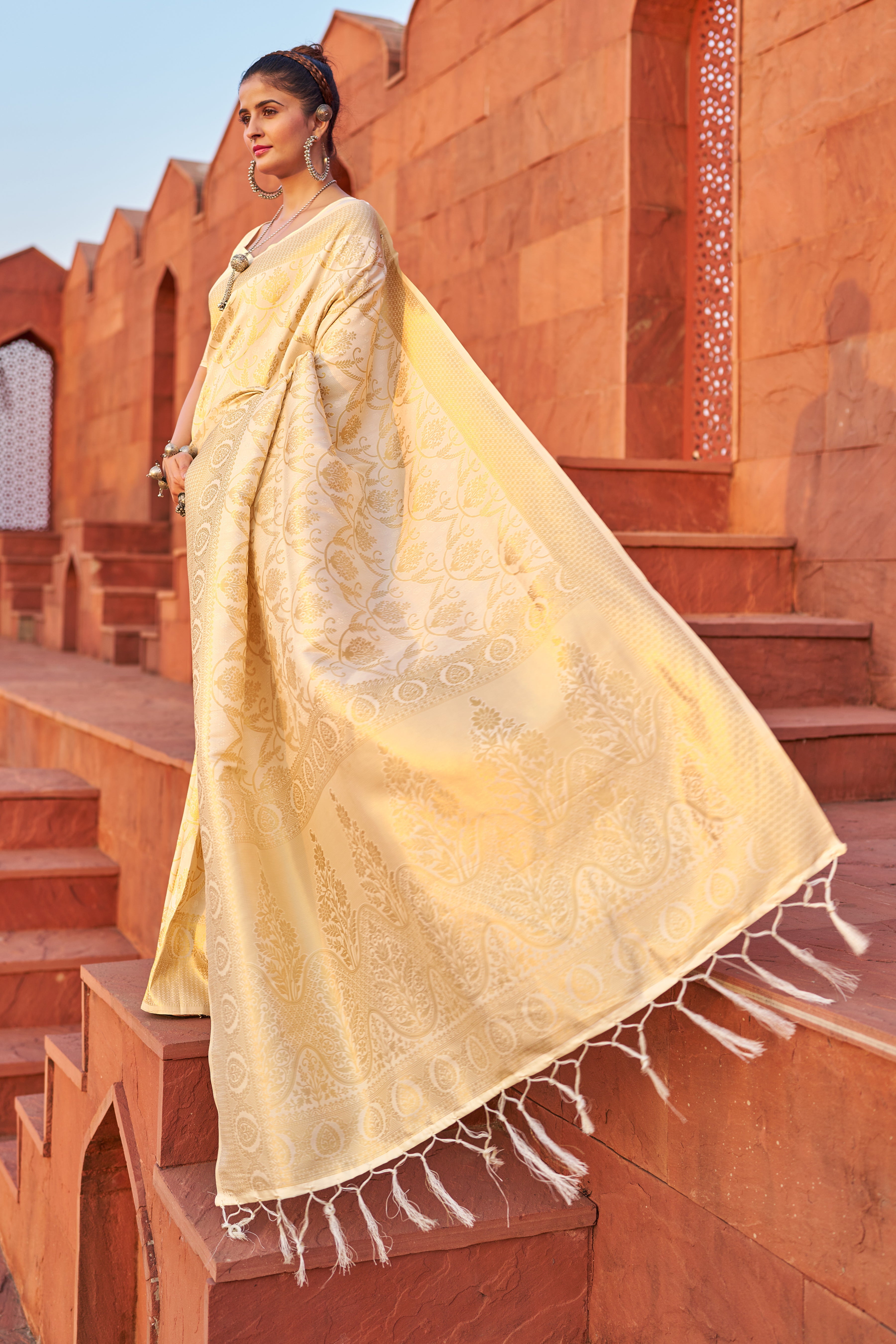 Designer Banarasi Kanjivaram Silk Golden Border With Banarasi Design Saree And Blouse