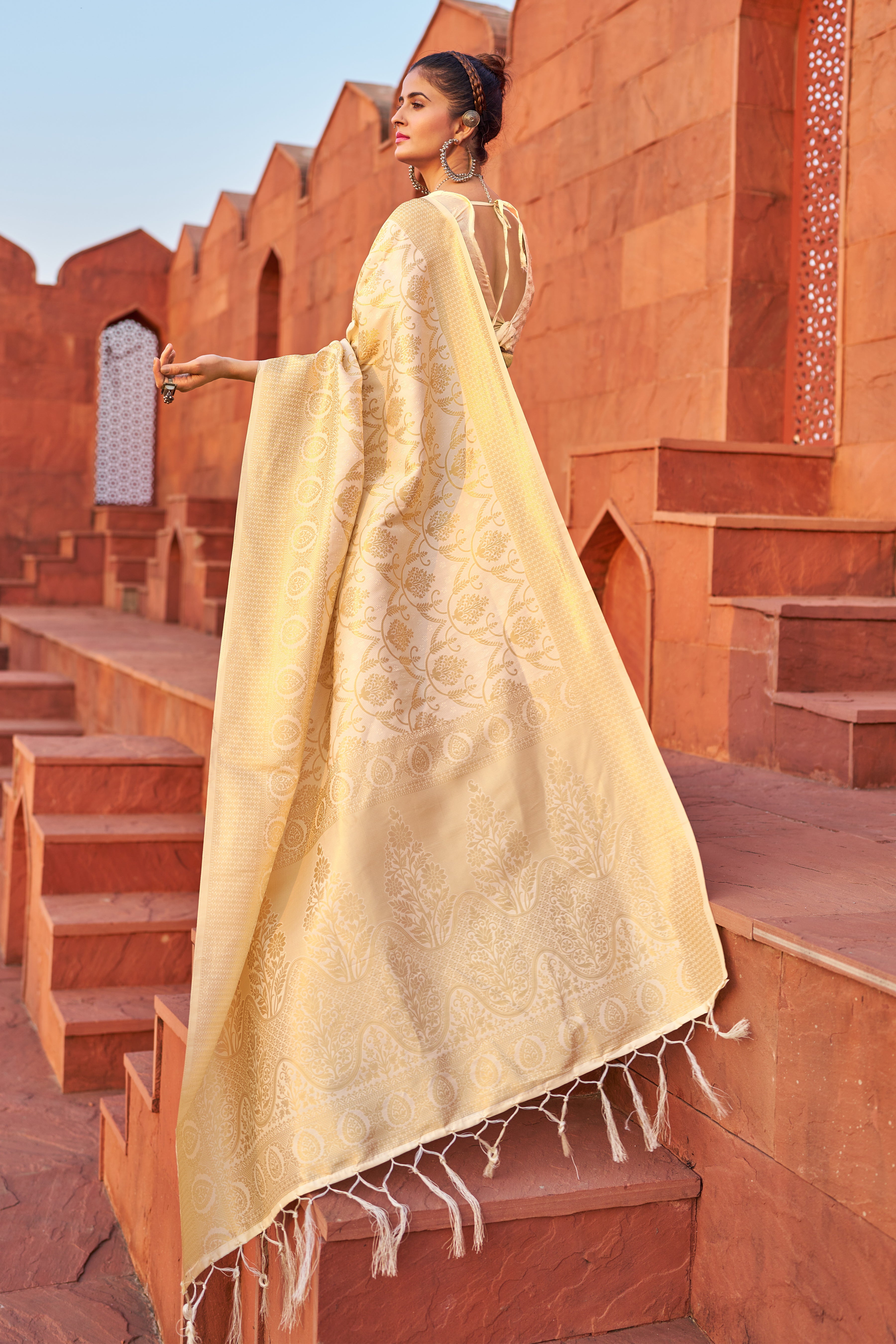 Designer Banarasi Kanjivaram Silk Golden Border With Banarasi Design Saree And Blouse