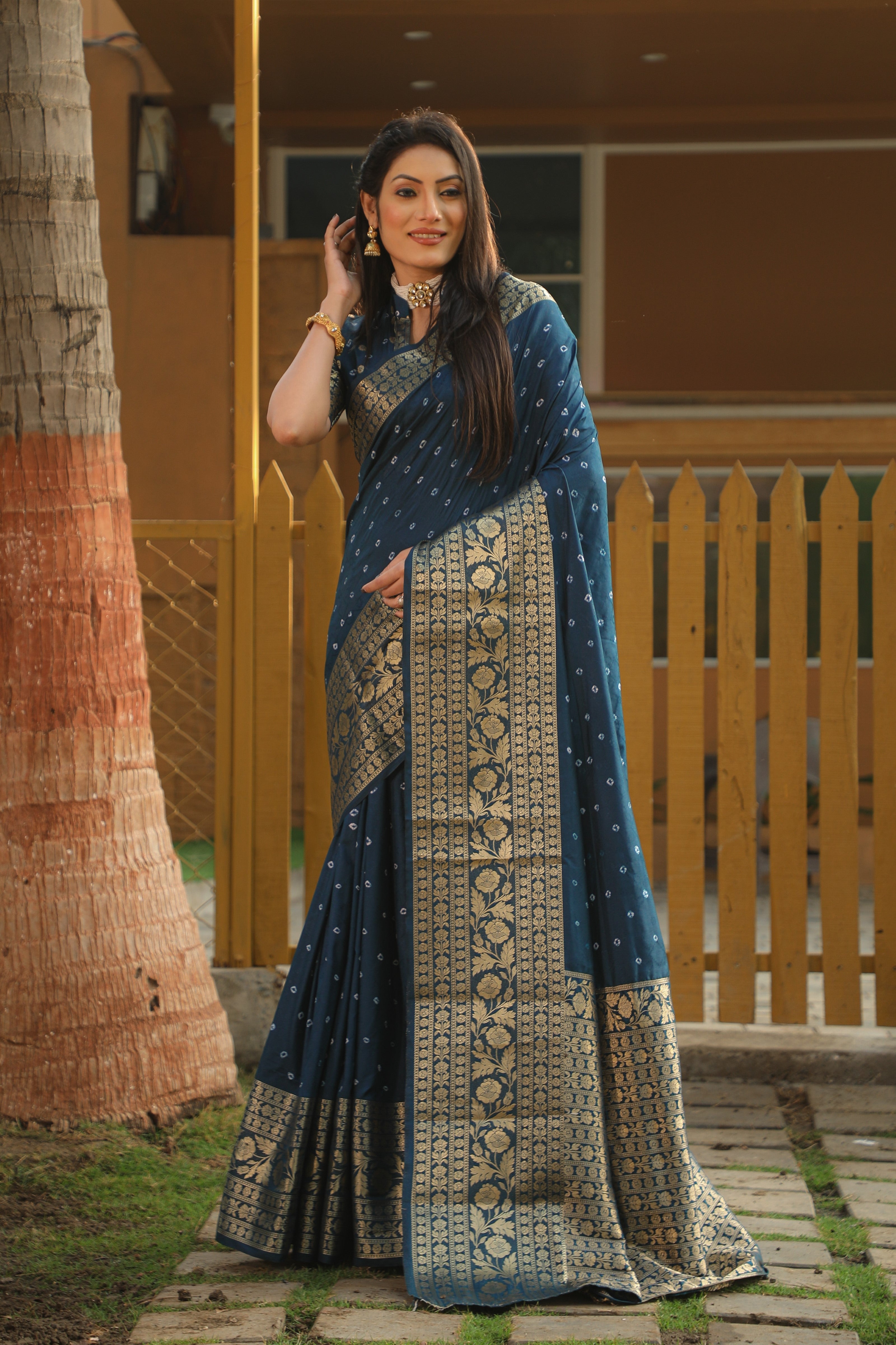 Bandhej Kanjivaram Silk With Kanjivaram Border And Zari Weaving Saree With Blouse For Women