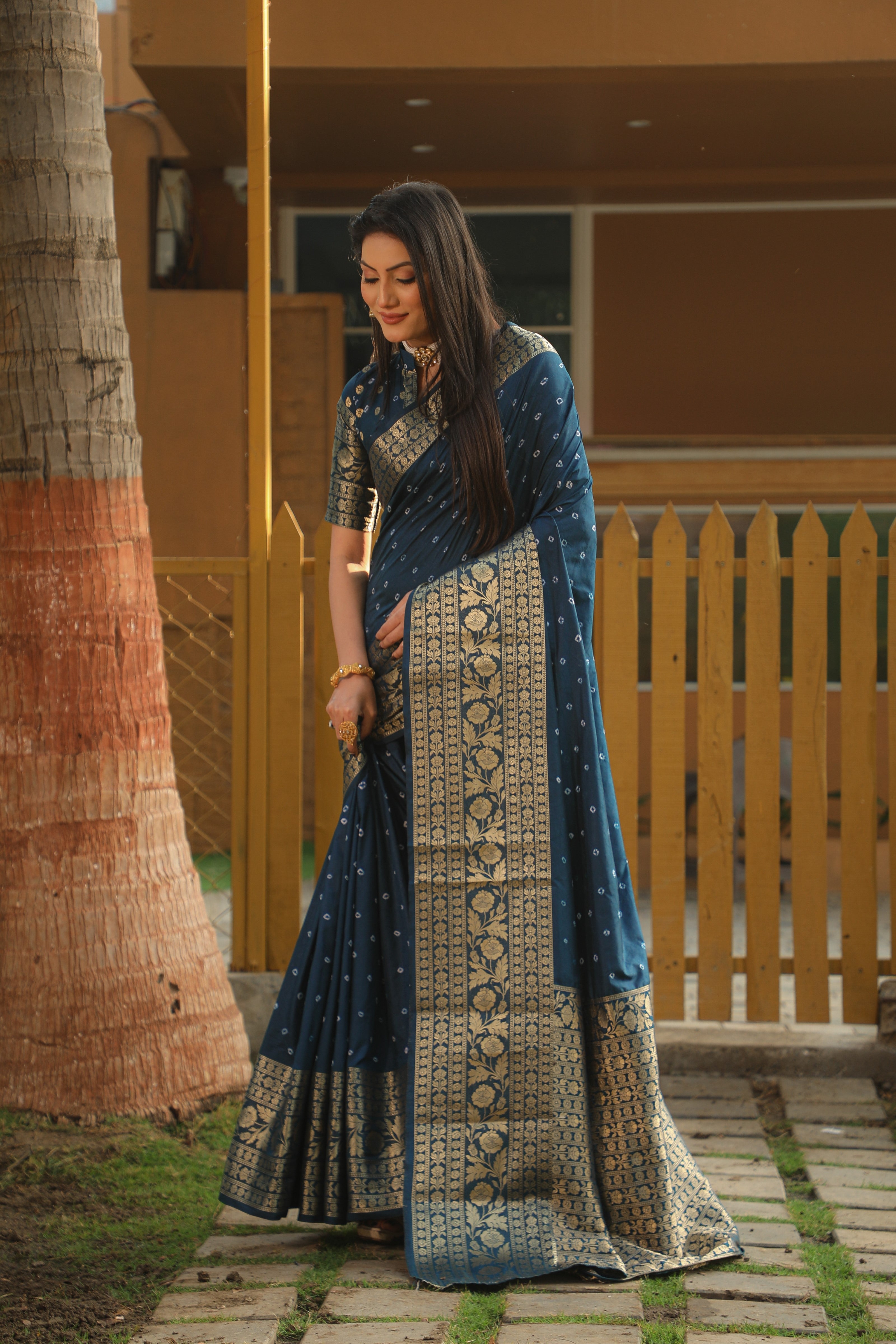 Bandhej Kanjivaram Silk With Kanjivaram Border And Zari Weaving Saree With Blouse For Women