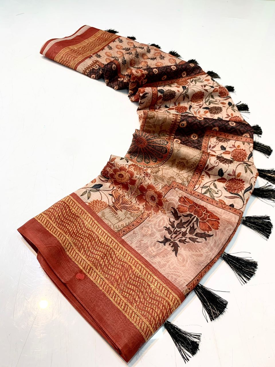 Designer Cotton Silk And Printed  Zari Weaving Border Saree With Woven Rich Pallu And Blouse