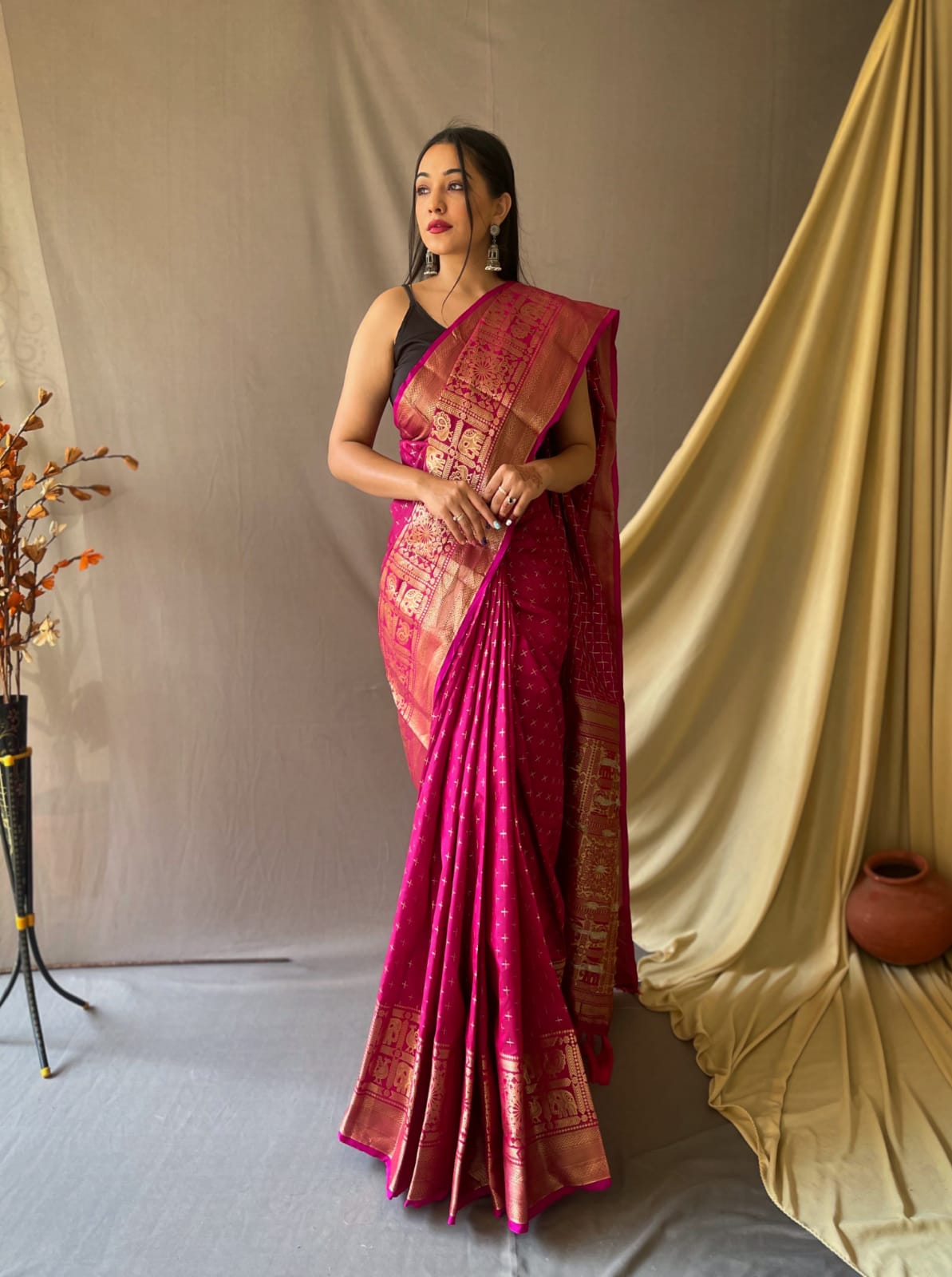 Designer Kanjivaram Silk Zari Weaving Border Saree With Woven Rich Pallu And Blouse