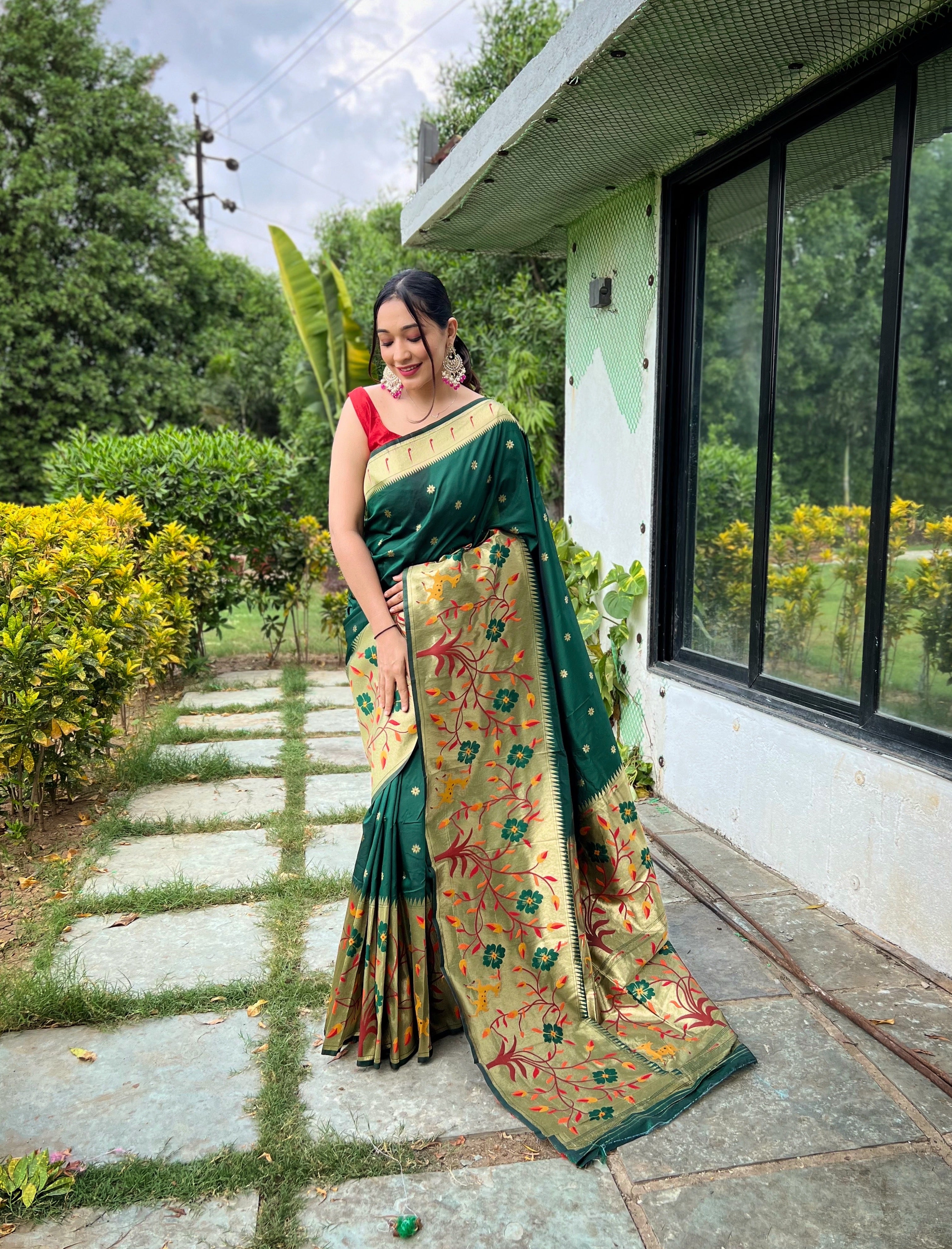 Vsaree Flower Design Paithani Silk Minakari Border And Zari Weaving Rich Pallu With Blouse