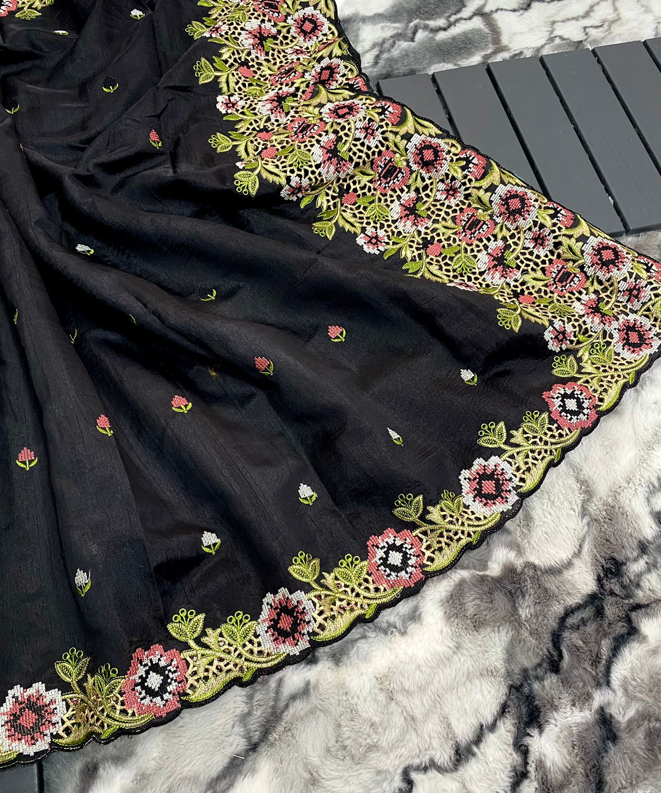 Vsaree Tussar Silk Kalamkari Border And Zari Weaving Rich Pallu With Blouse