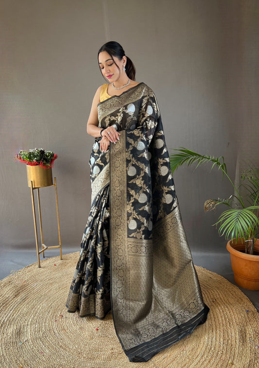 Vsaree Kanjivaram Soft Silk Saree With Golden Zari Weaving Borders And Heavy Rich Pallu