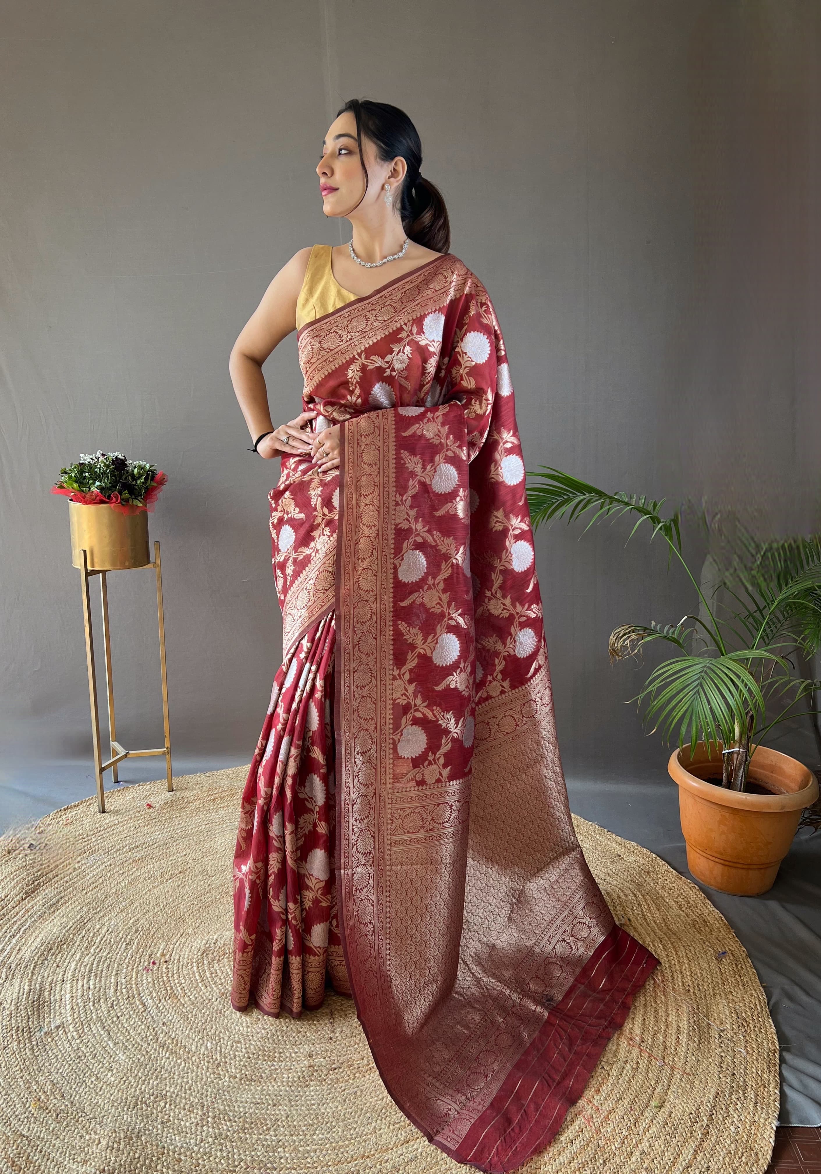 Vsaree Kanjivaram Soft Silk Saree With Golden Zari Weaving Borders And Heavy Rich Pallu