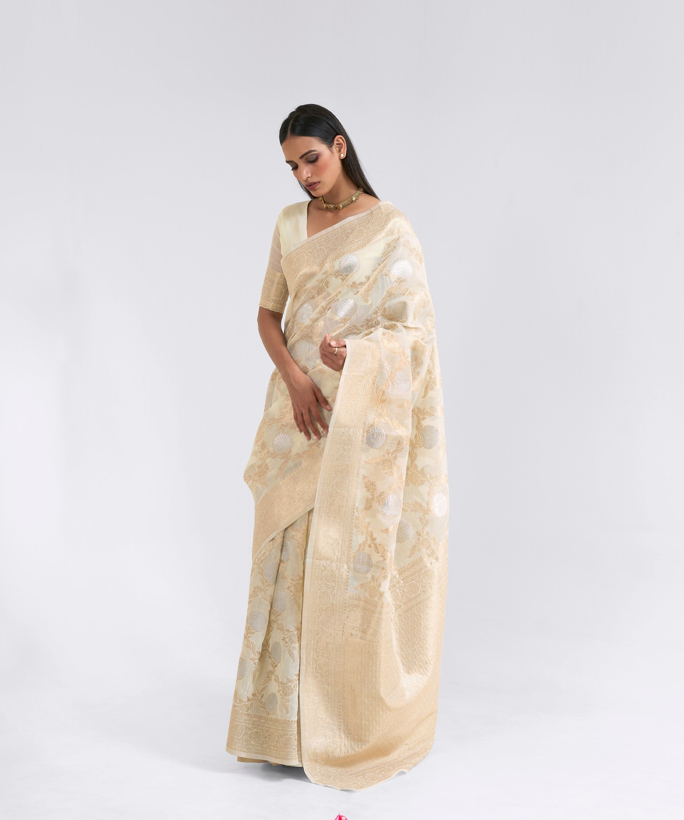 Traditional Flower Design Linen Silk Golden Zari Weaving Border Saree With Designer Pallu And Zari Weaving Butti Design Blouse